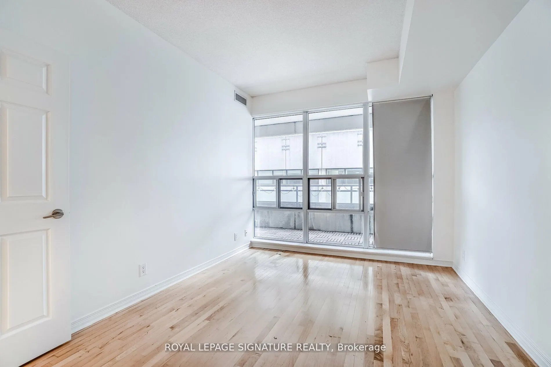 736 Spadina Avenue, #403