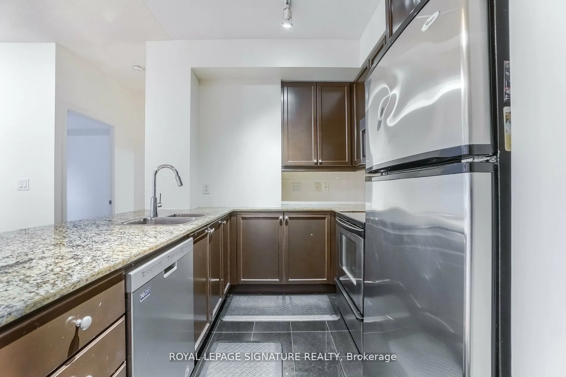 736 Spadina Avenue, #403