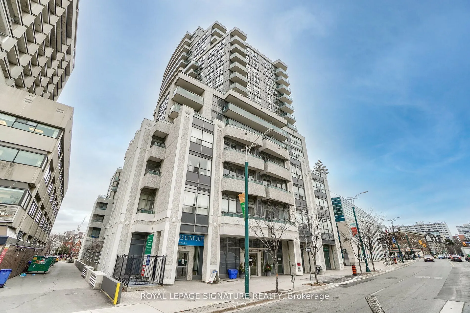 736 Spadina Avenue, #403
