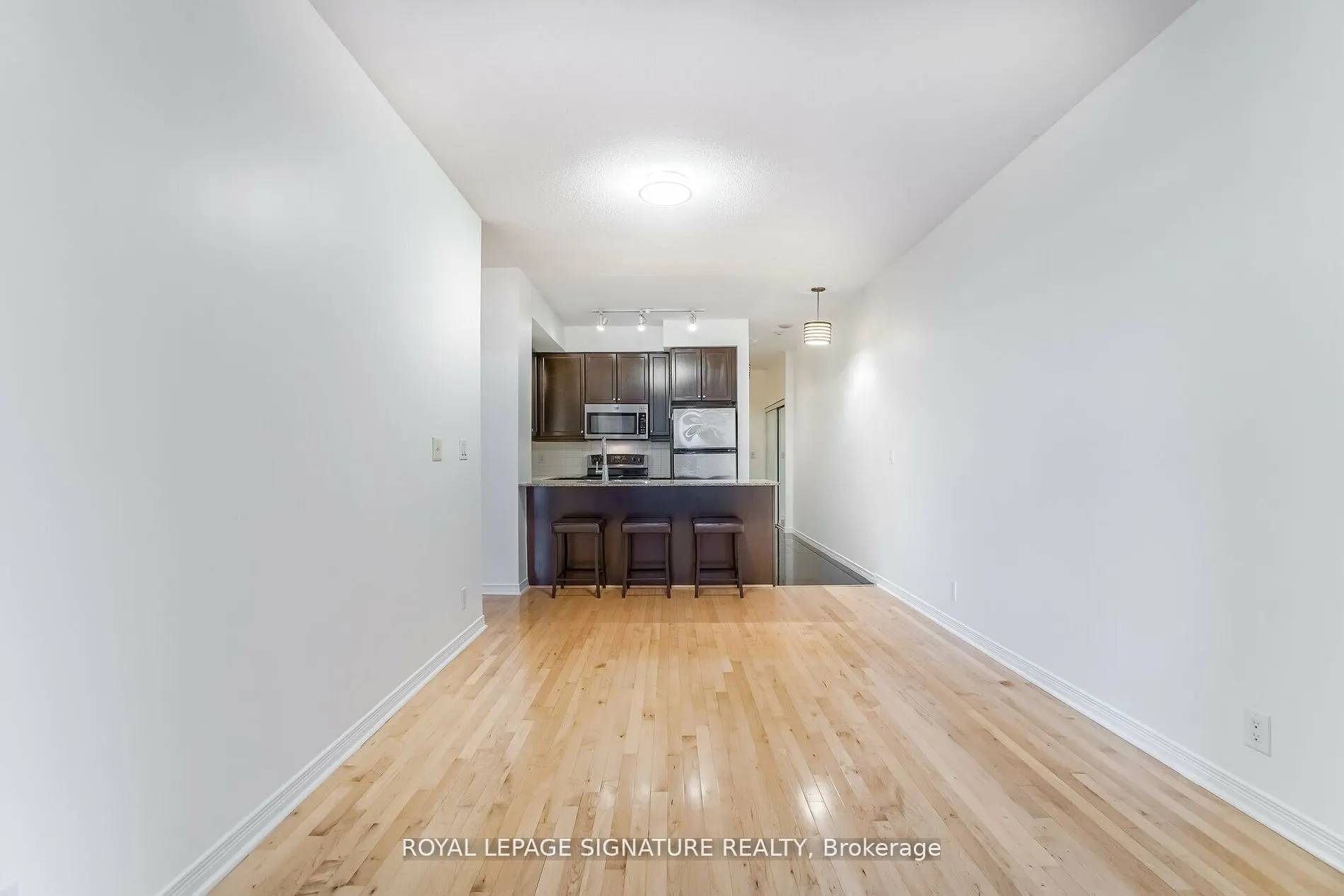 736 Spadina Avenue, #403