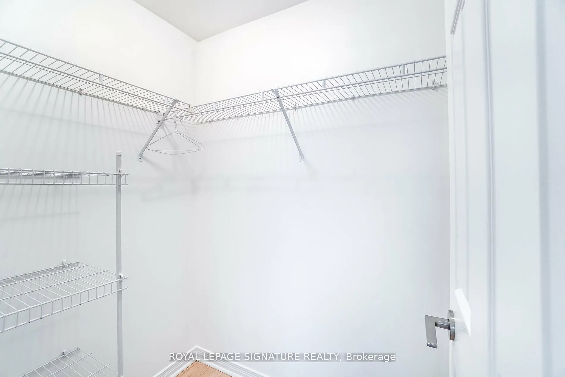 736 Spadina Avenue, #403
