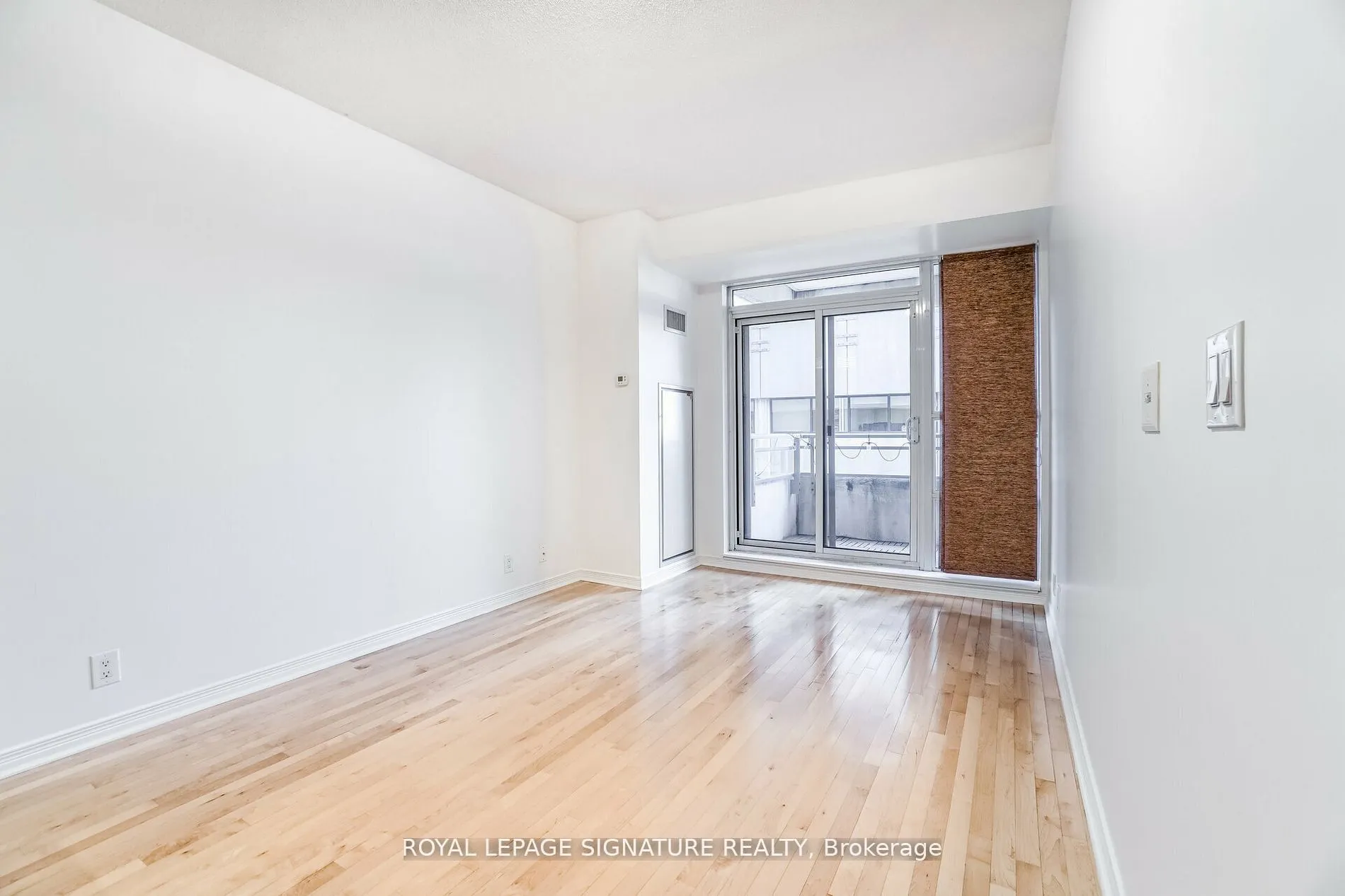 736 Spadina Avenue, #403
