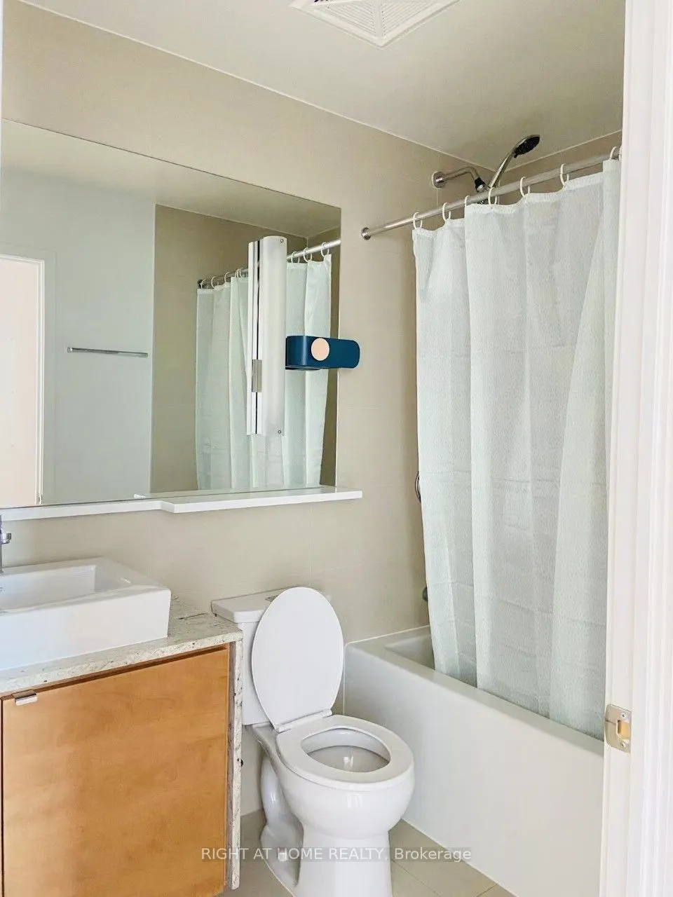 121 Mcmahon Drive, #3606