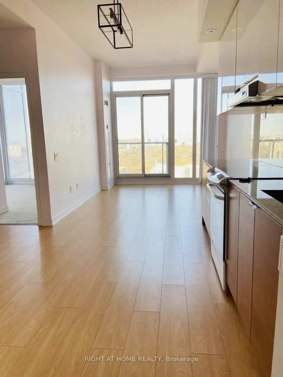 121 Mcmahon Drive, #3606