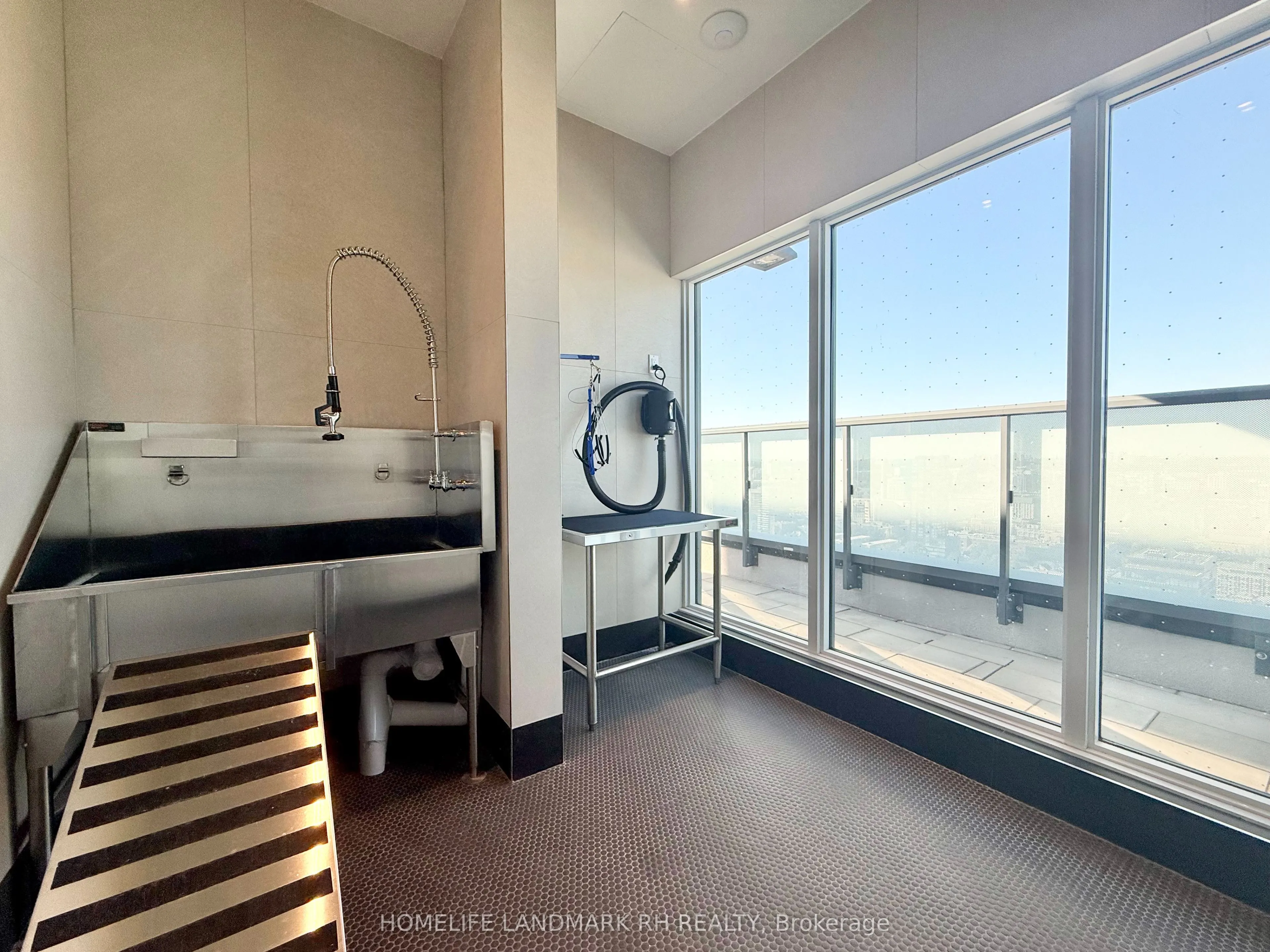 280 Dundas Street W, #2706