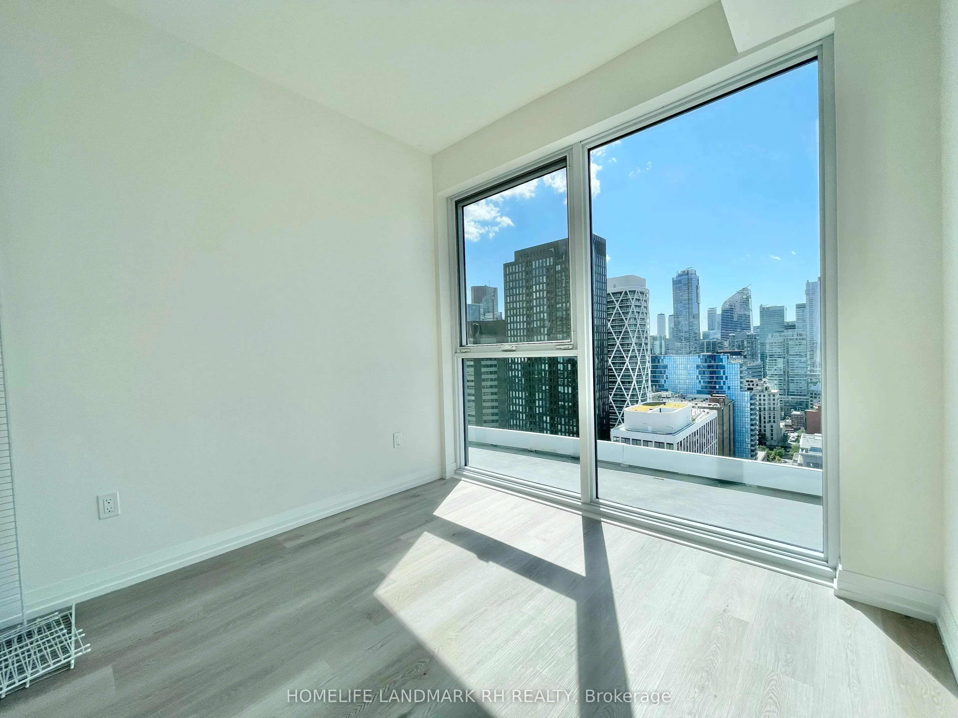 280 Dundas Street W, #2706