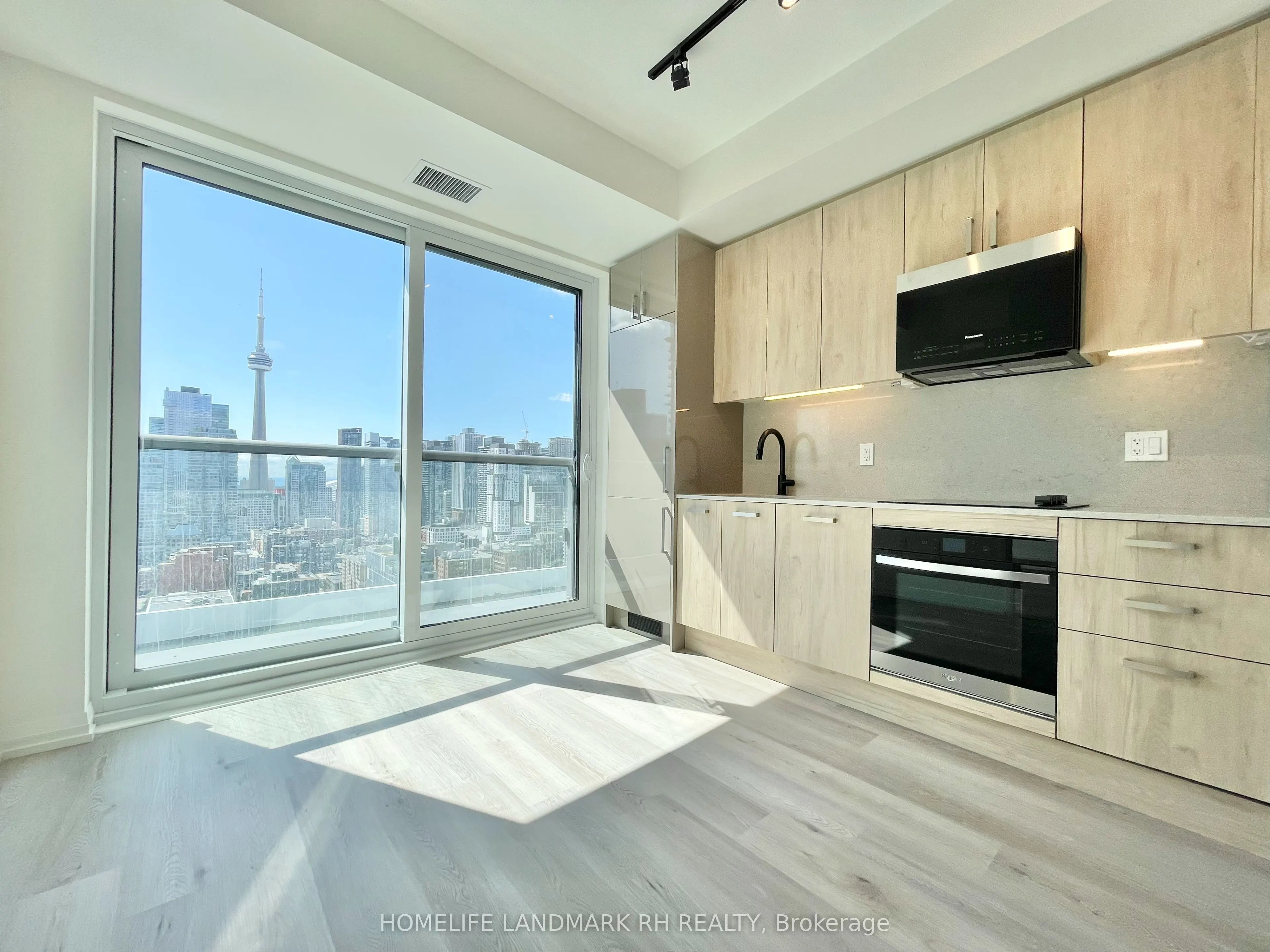 280 Dundas Street W, #2706