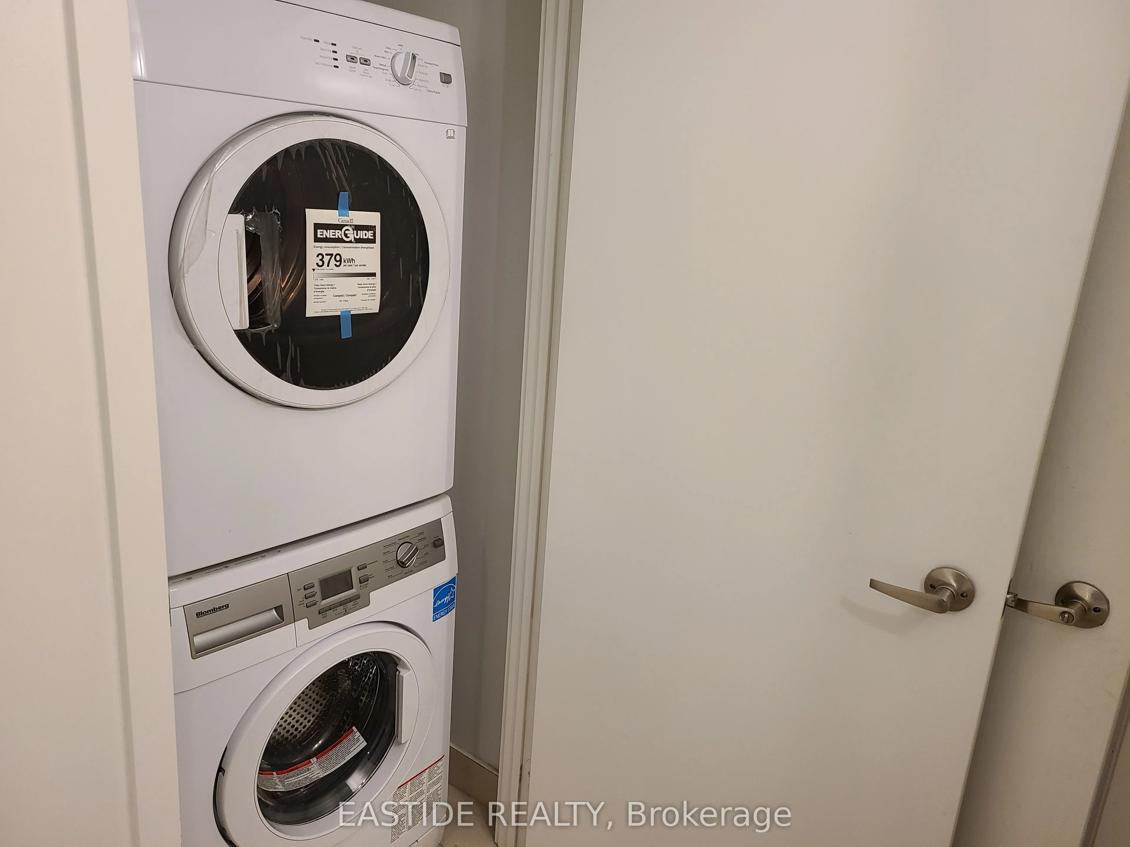 210 Simcoe Street, #1512