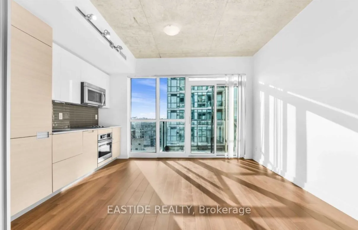 210 Simcoe Street, #1512