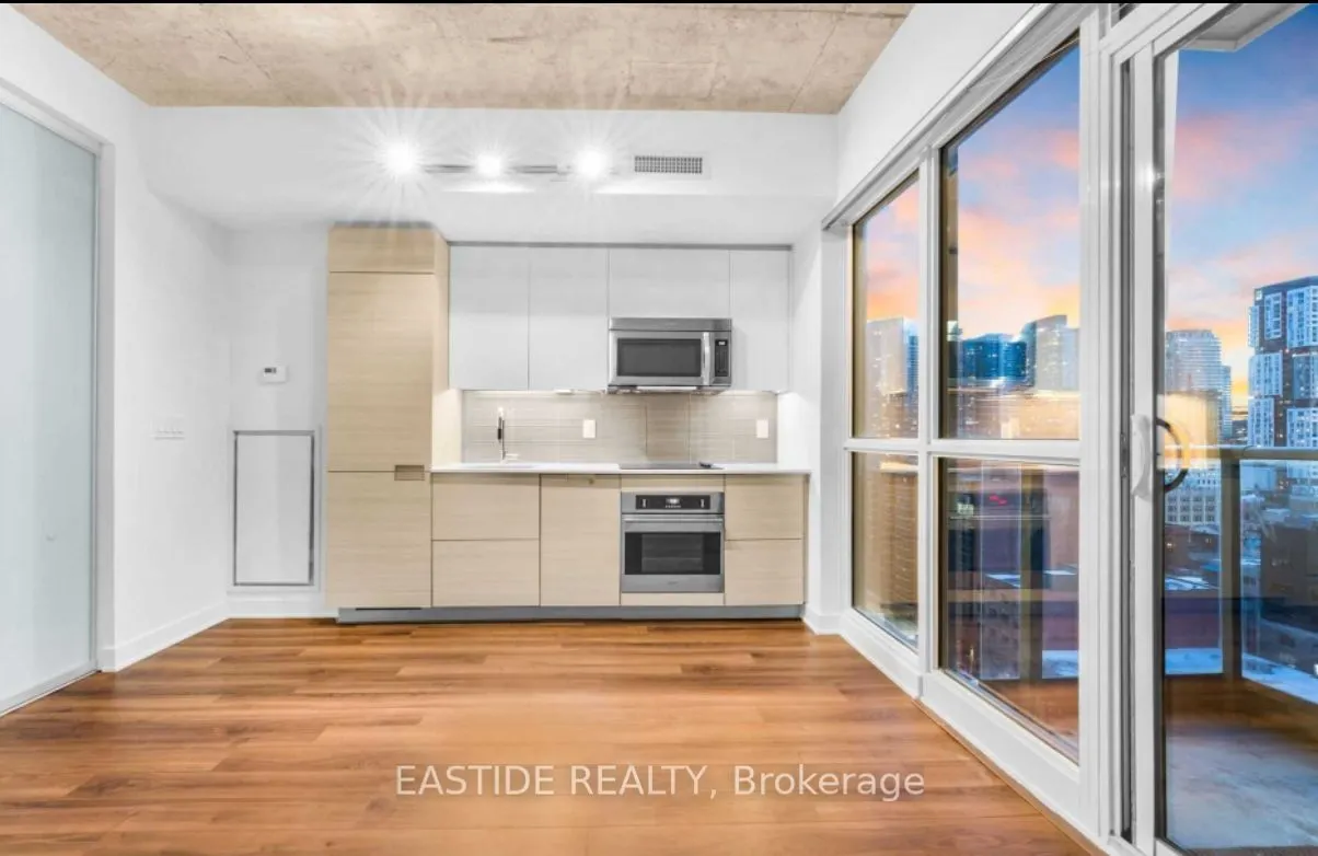 210 Simcoe Street, #1512