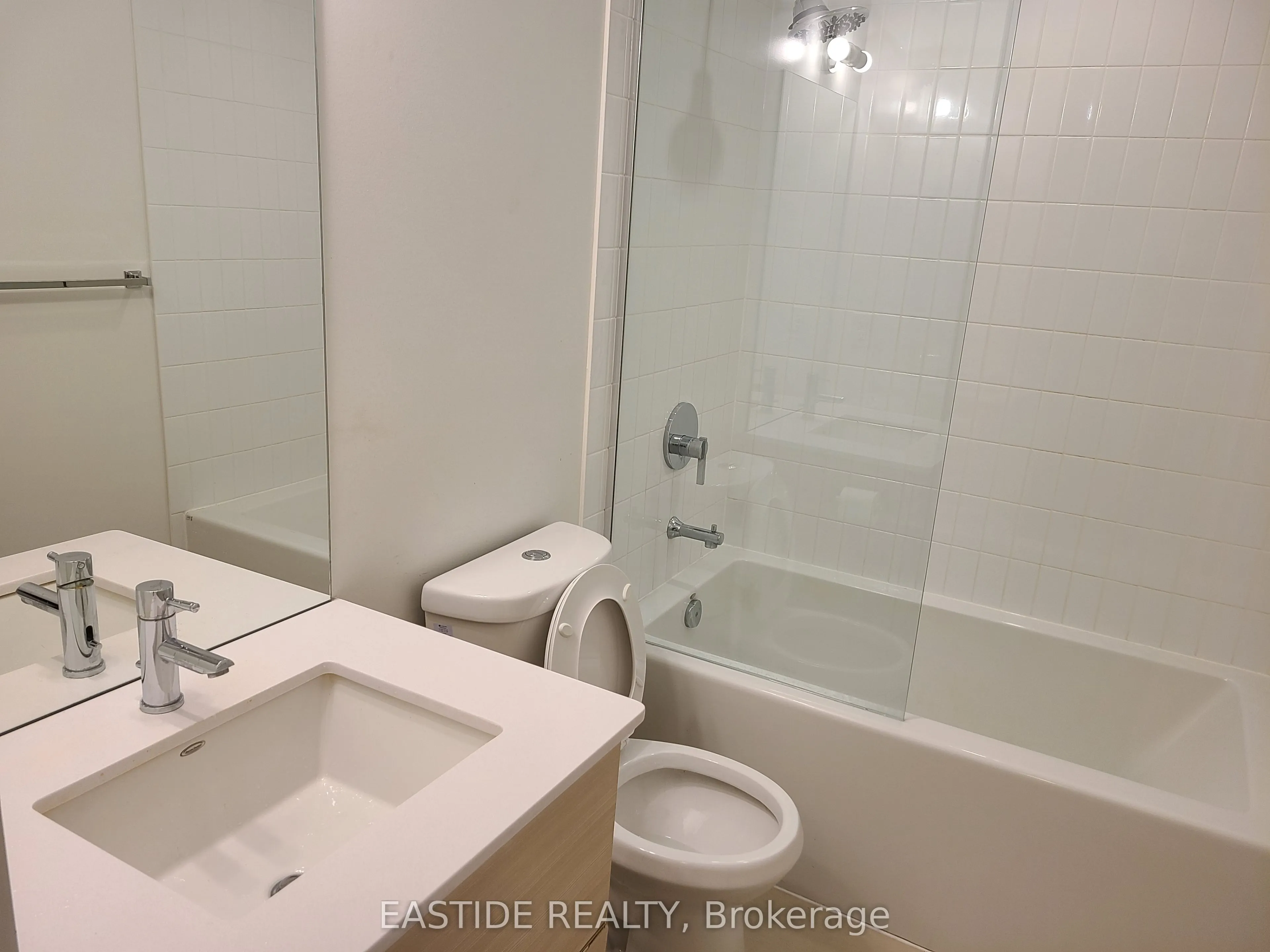210 Simcoe Street, #1512