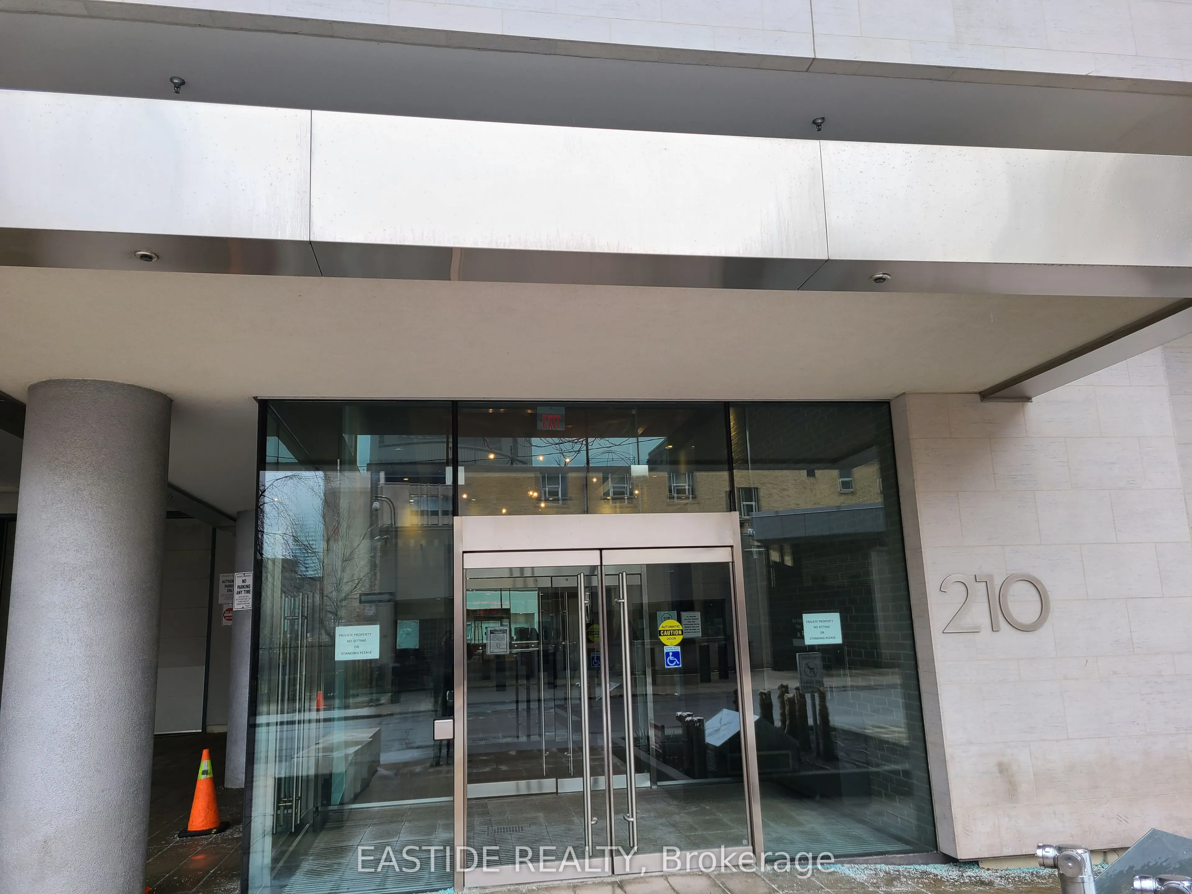 210 Simcoe Street, #1512