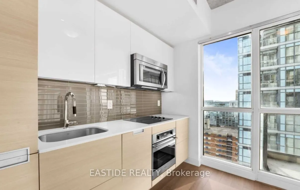 210 Simcoe Street, #1512