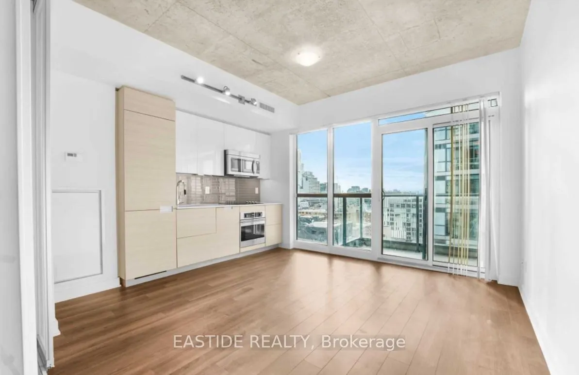 210 Simcoe Street, #1512