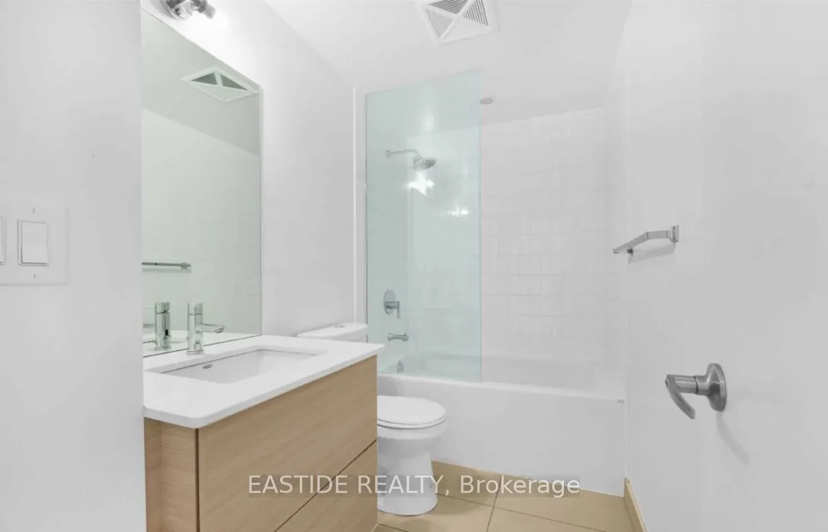 210 Simcoe Street, #1512