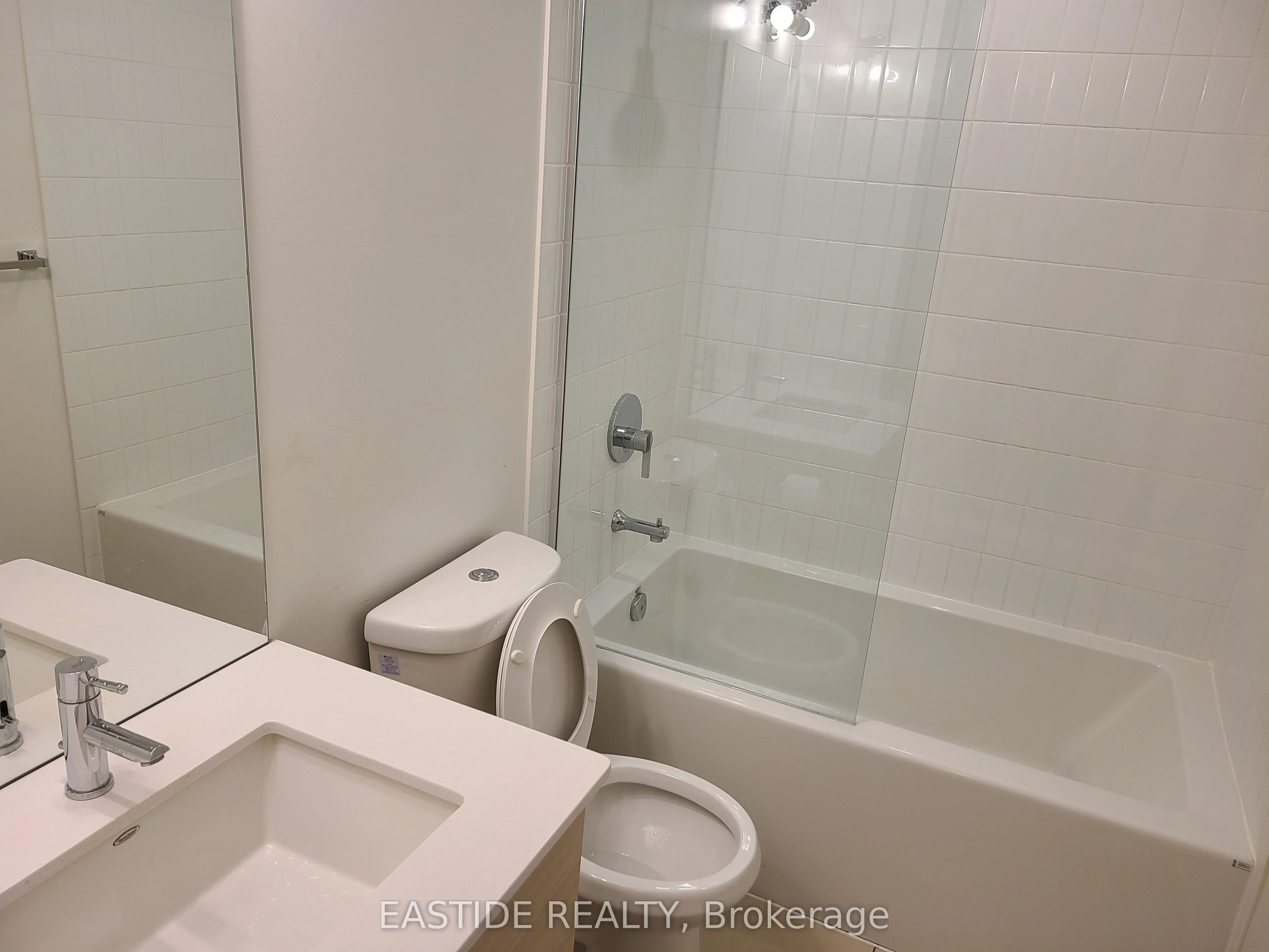 210 Simcoe Street, #1512