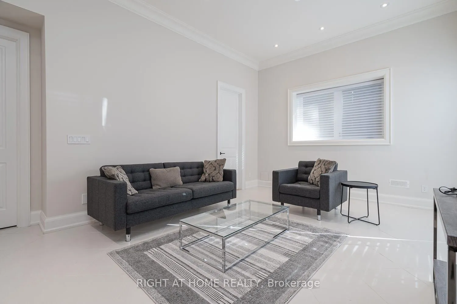 85 Kingsdale Avenue