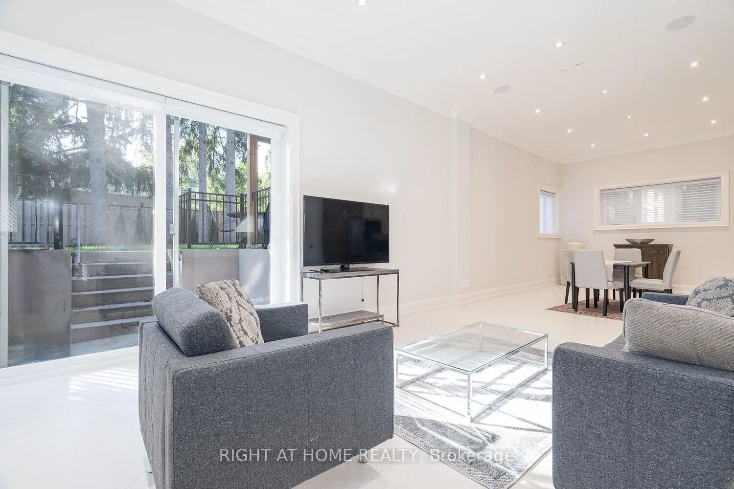 85 Kingsdale Avenue