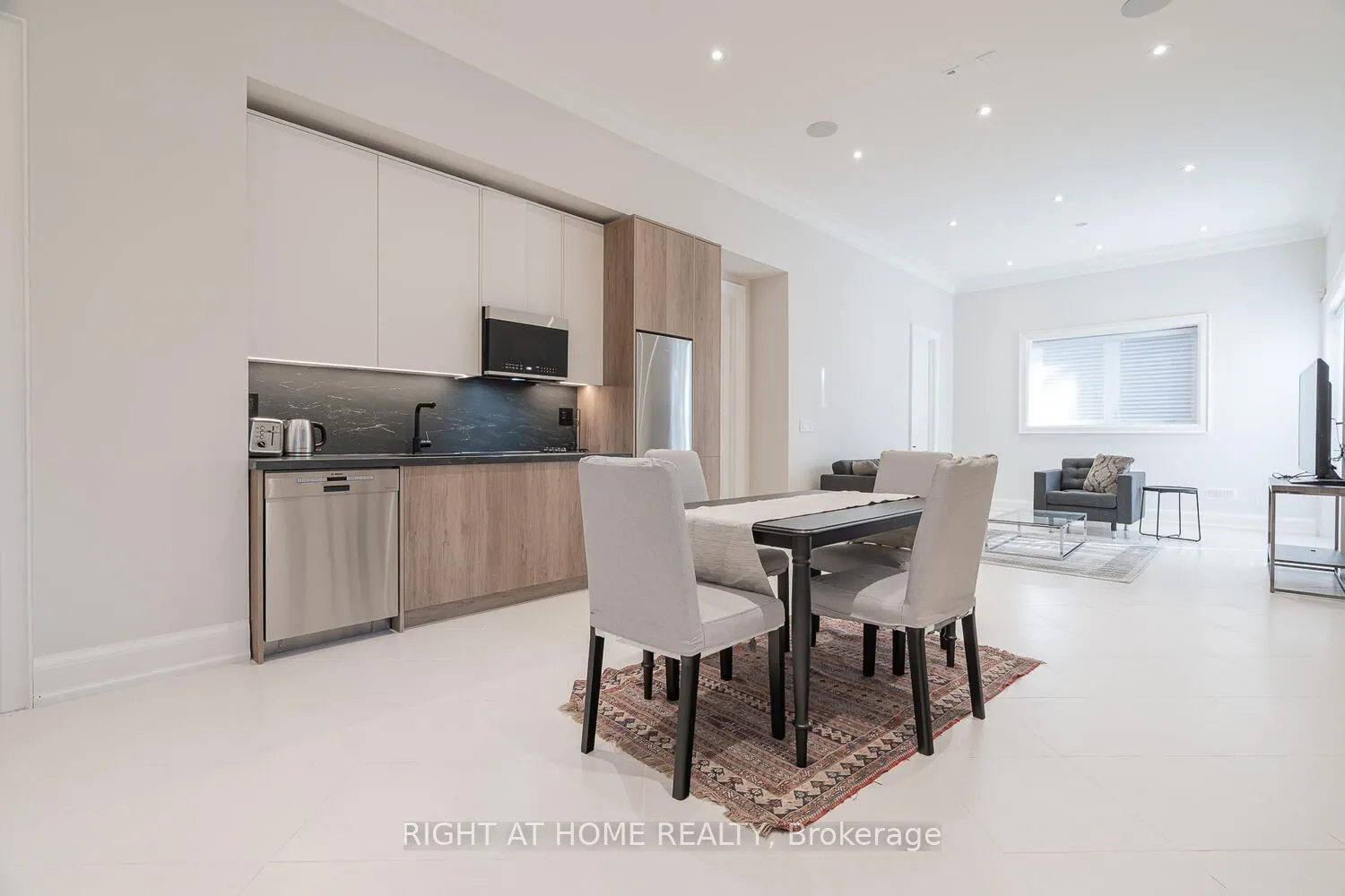 85 Kingsdale Avenue