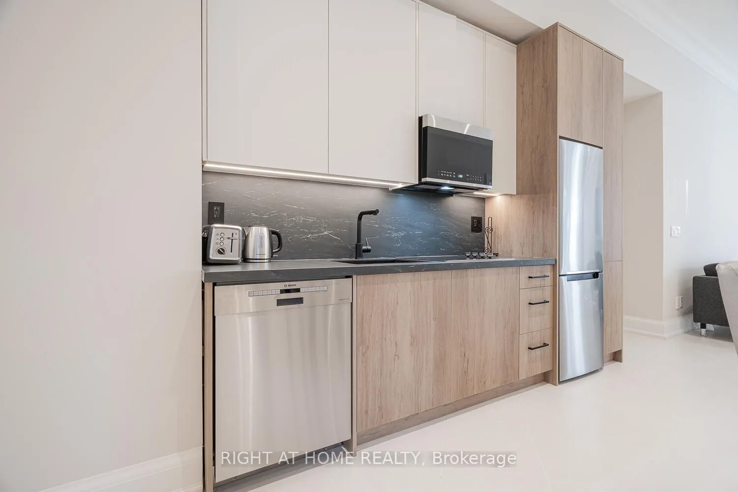 85 Kingsdale Avenue