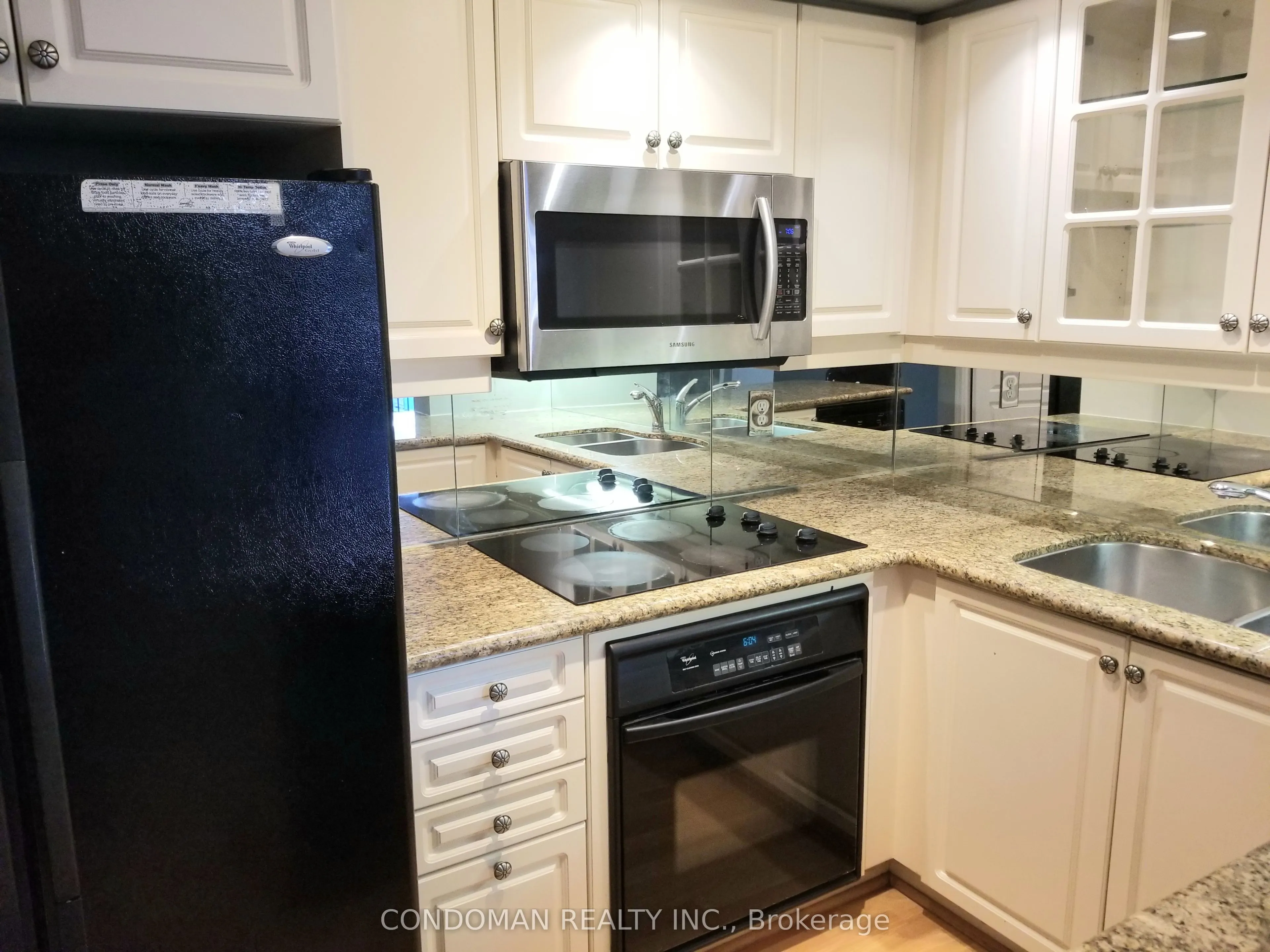 140 Simcoe Street, #403