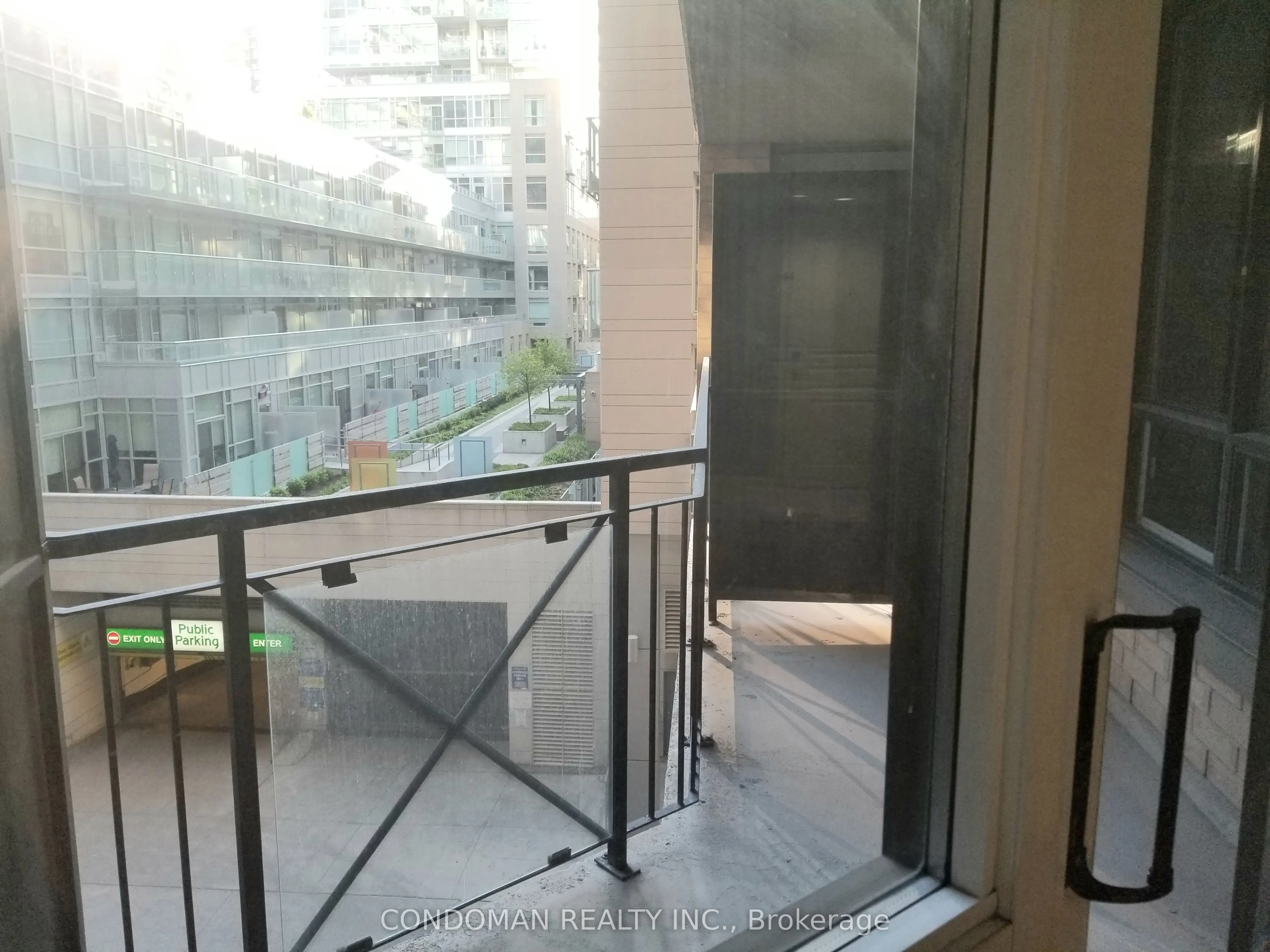140 Simcoe Street, #403