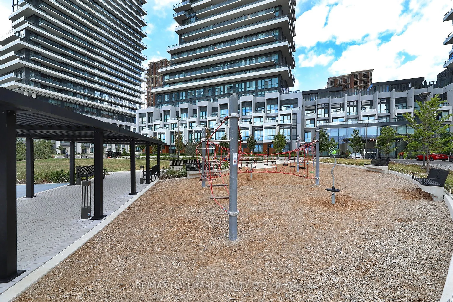 20 Inn on the Park Drive, #1037