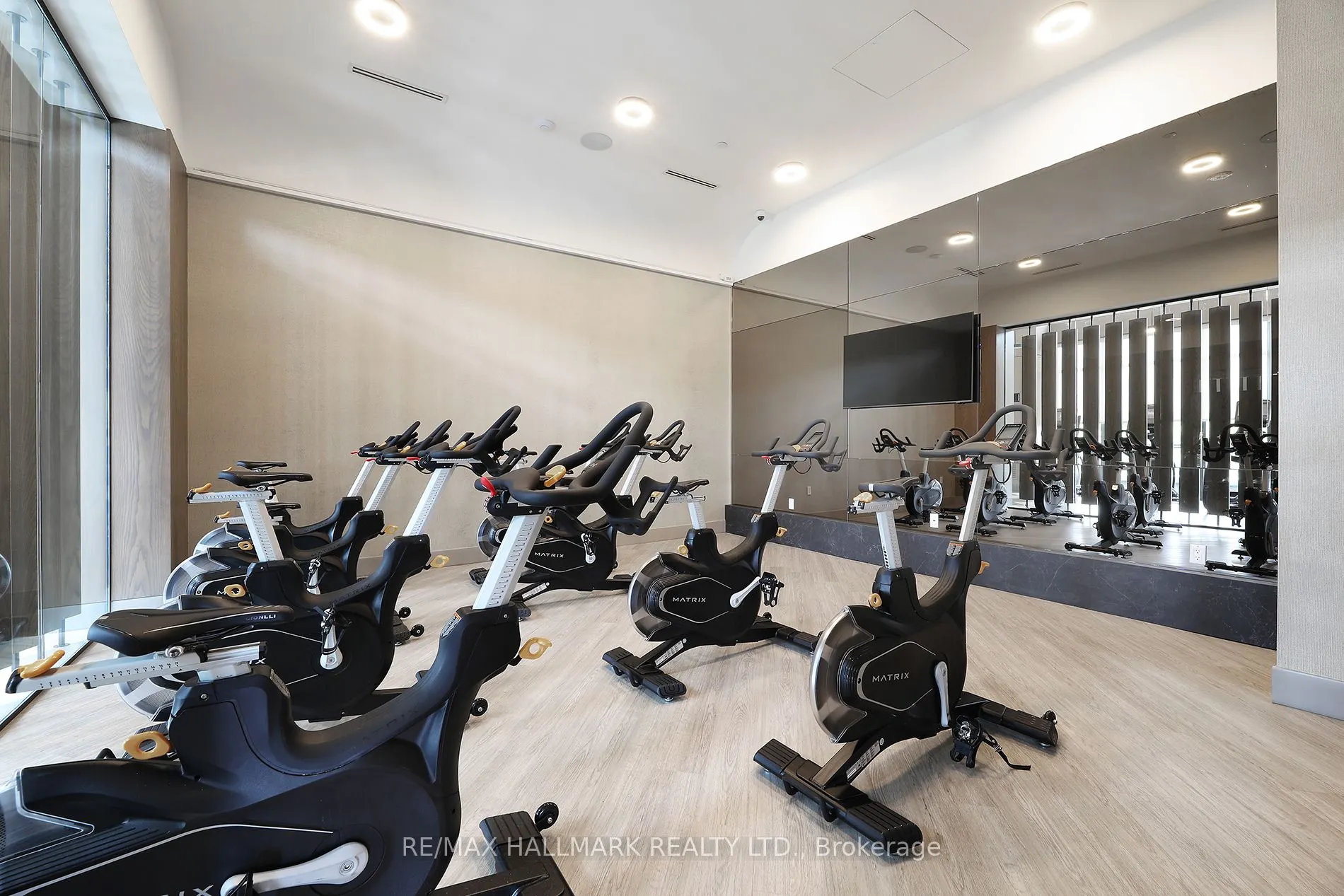 20 Inn on the Park Drive, #1037