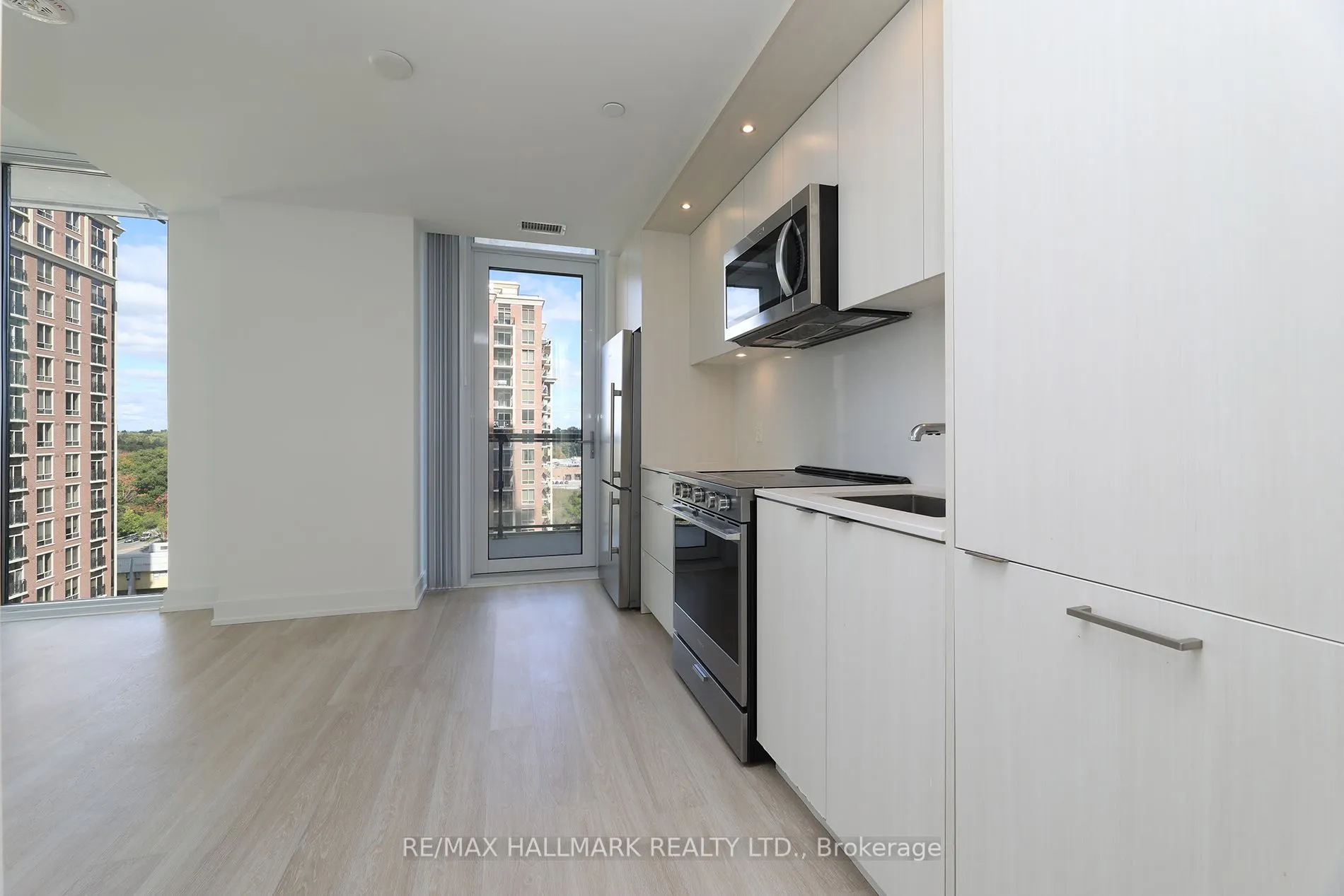 20 Inn on the Park Drive, #1037