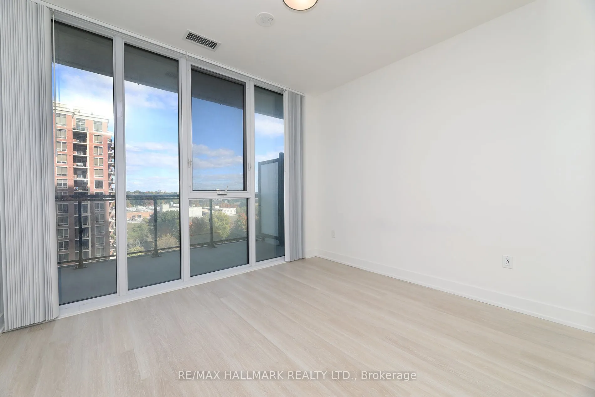 20 Inn on the Park Drive, #1037