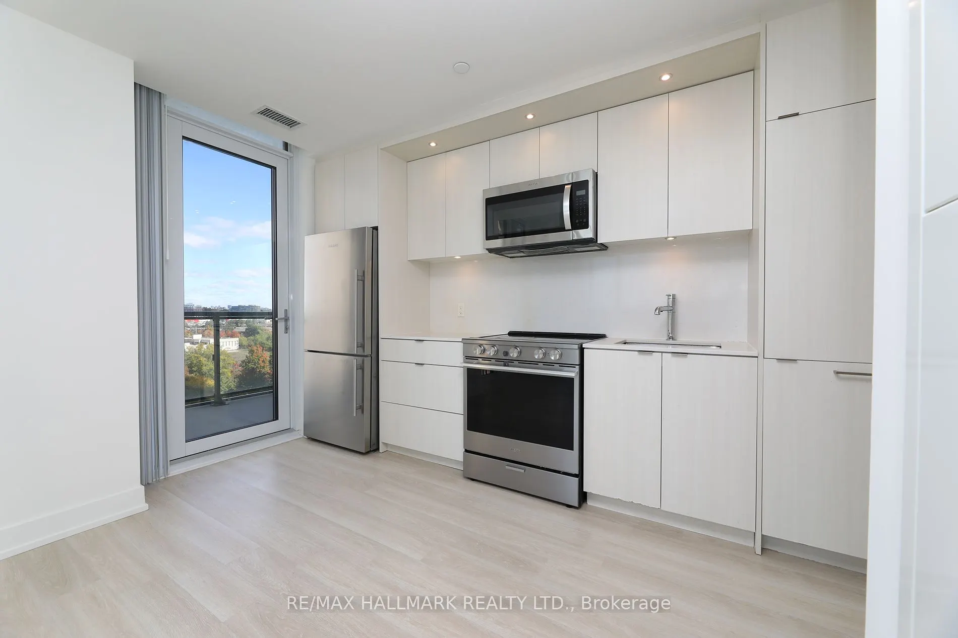 20 Inn on the Park Drive, #1037