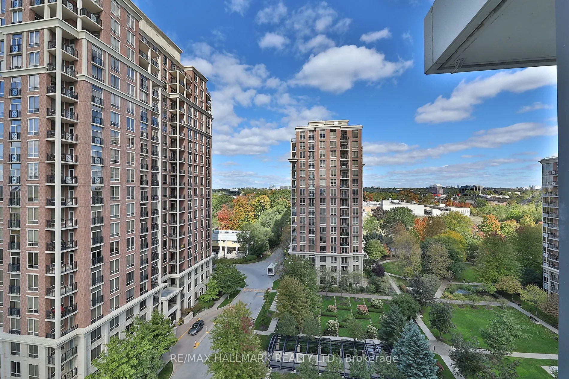 20 Inn on the Park Drive, #1037