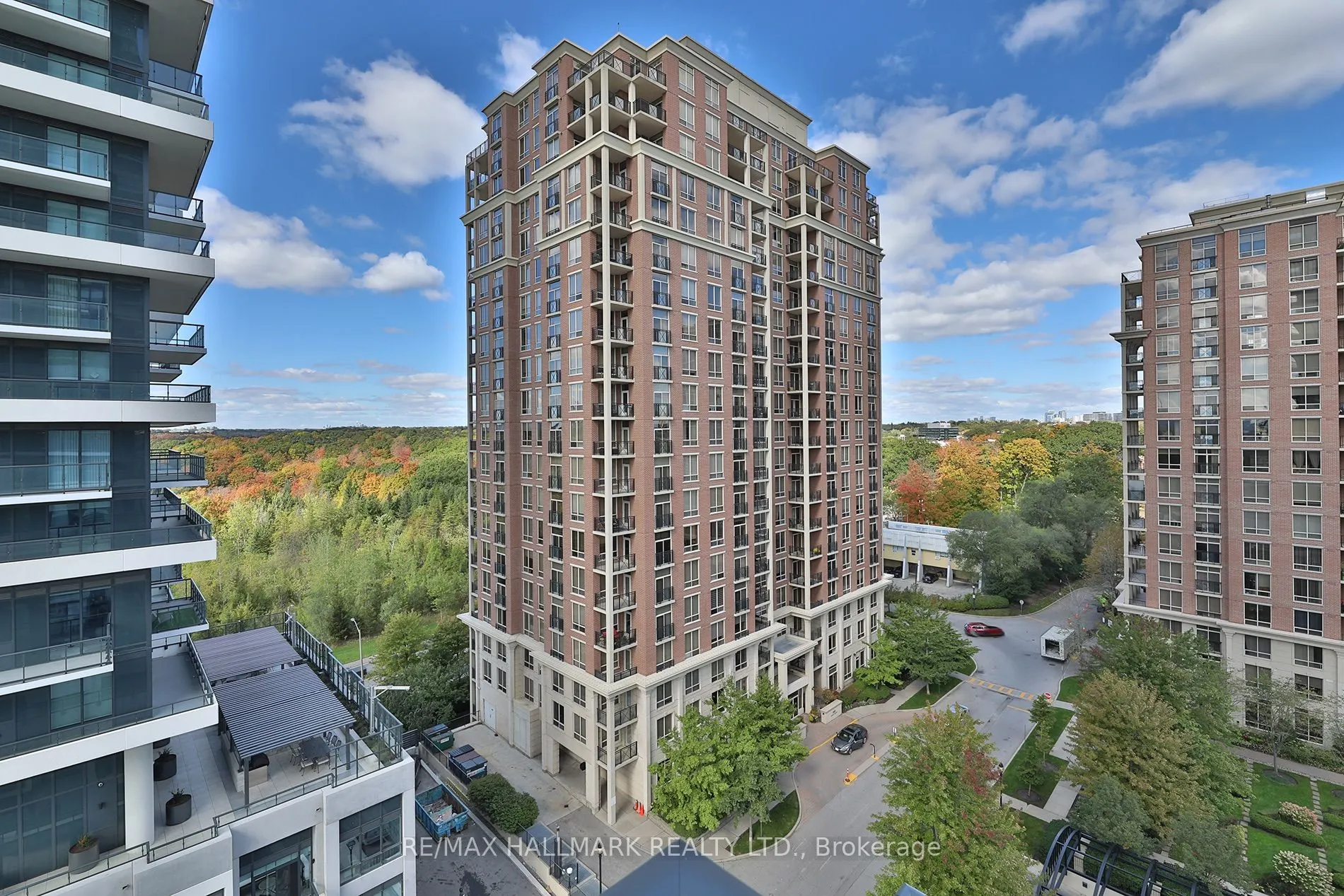 20 Inn on the Park Drive, #1037