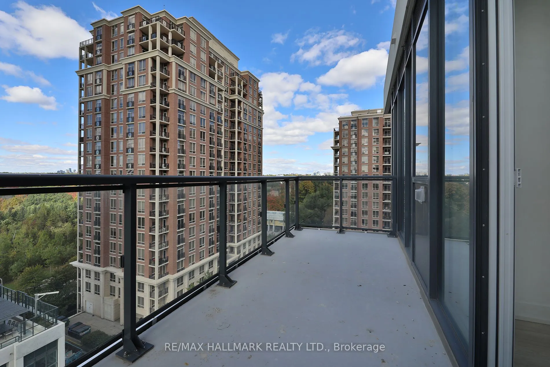 20 Inn on the Park Drive, #1037