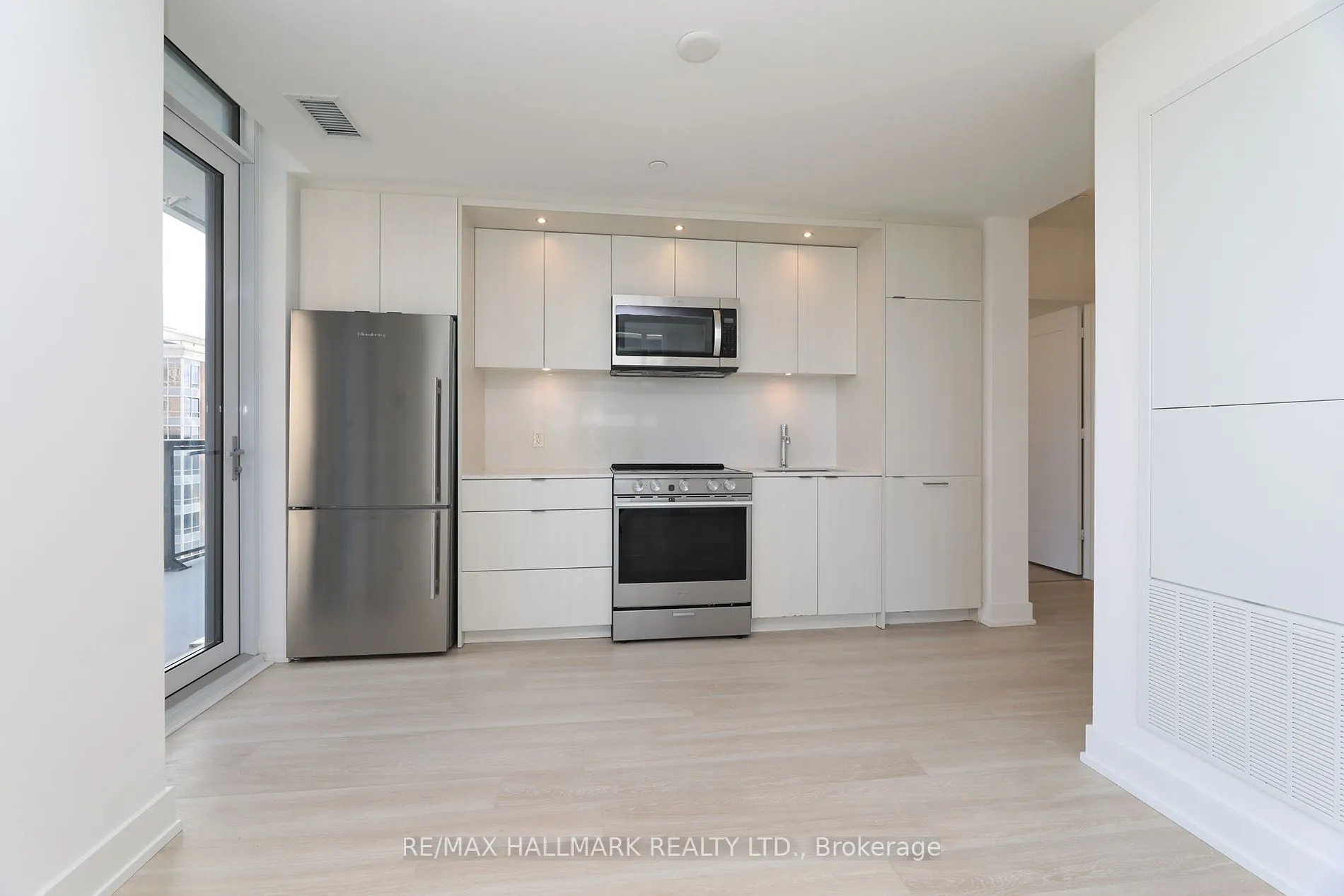 20 Inn on the Park Drive, #1037