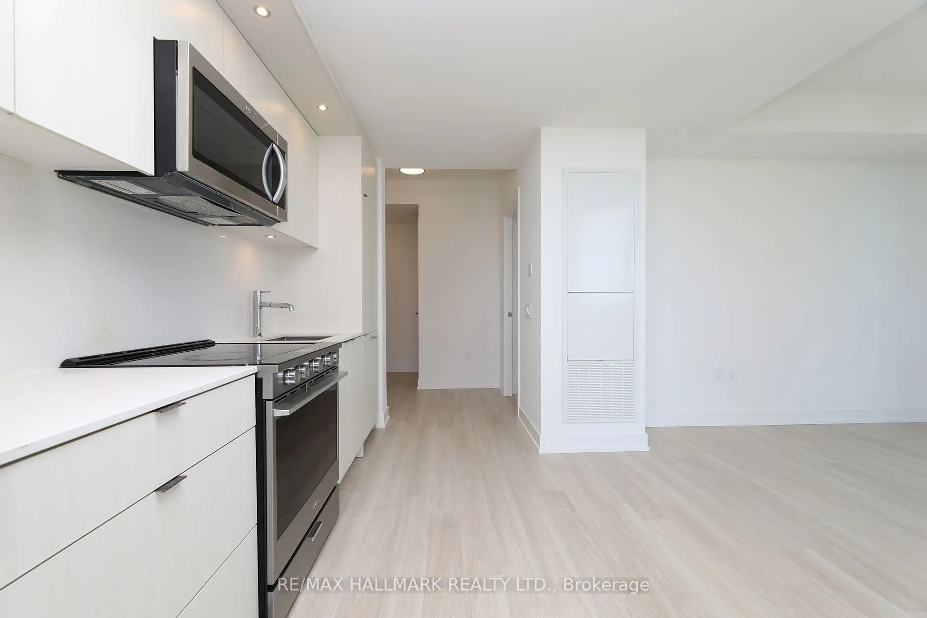 20 Inn on the Park Drive, #1037