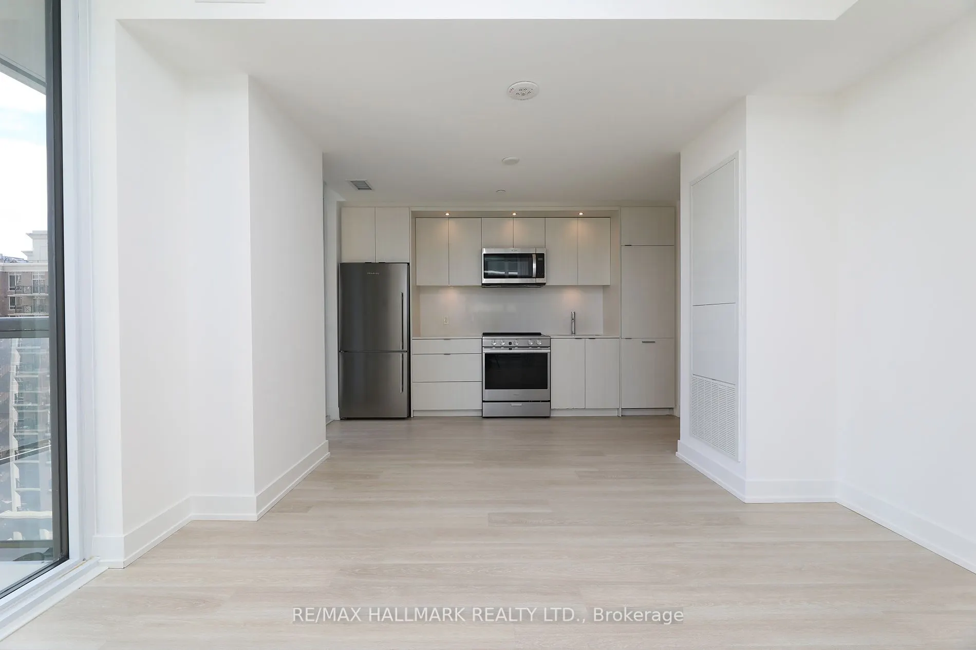 20 Inn on the Park Drive, #1037