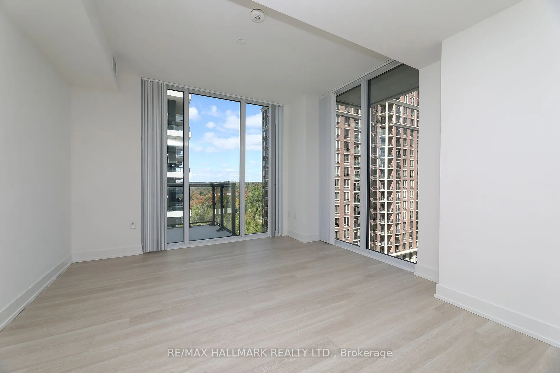 20 Inn on the Park Drive, #1037
