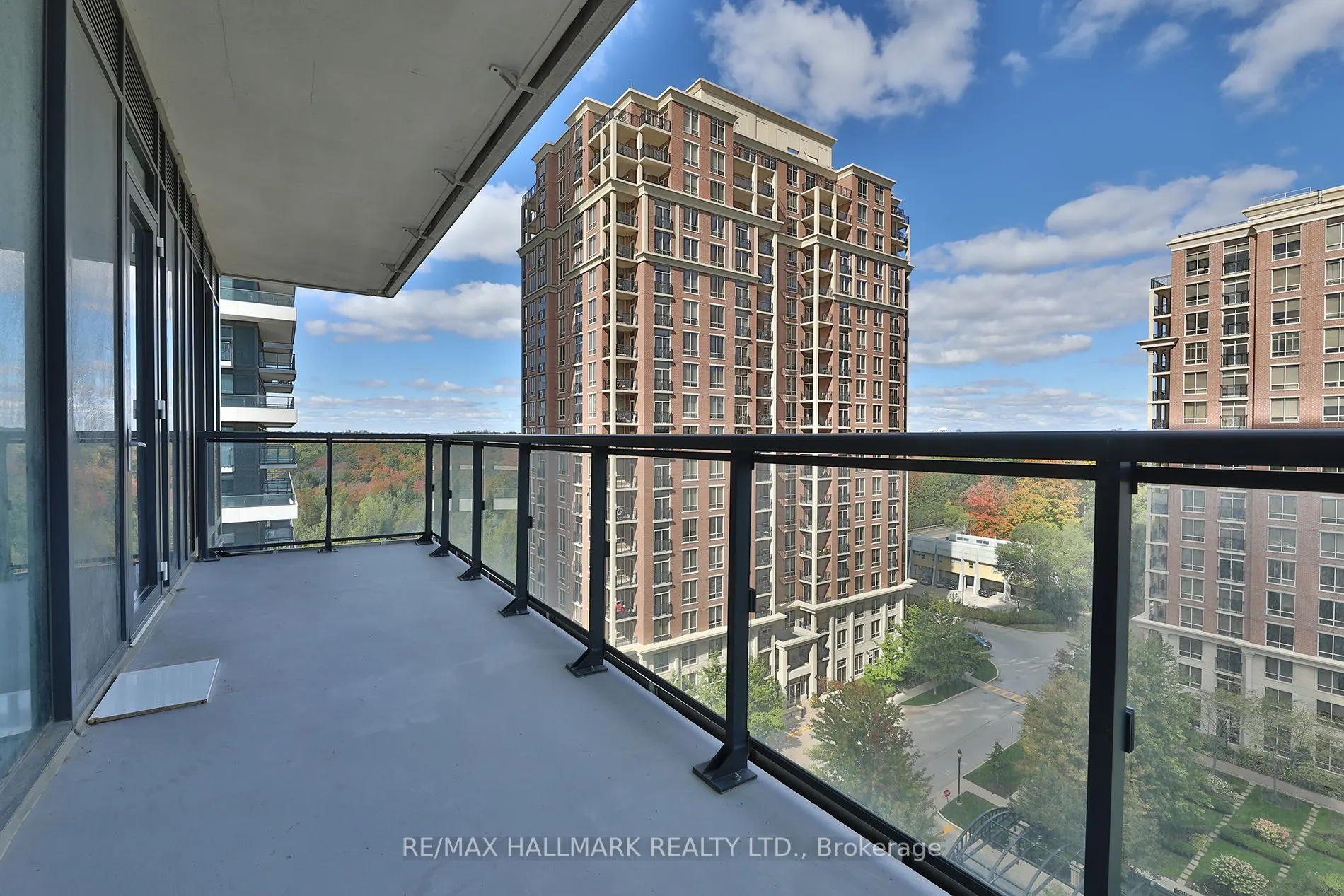 20 Inn on the Park Drive, #1037