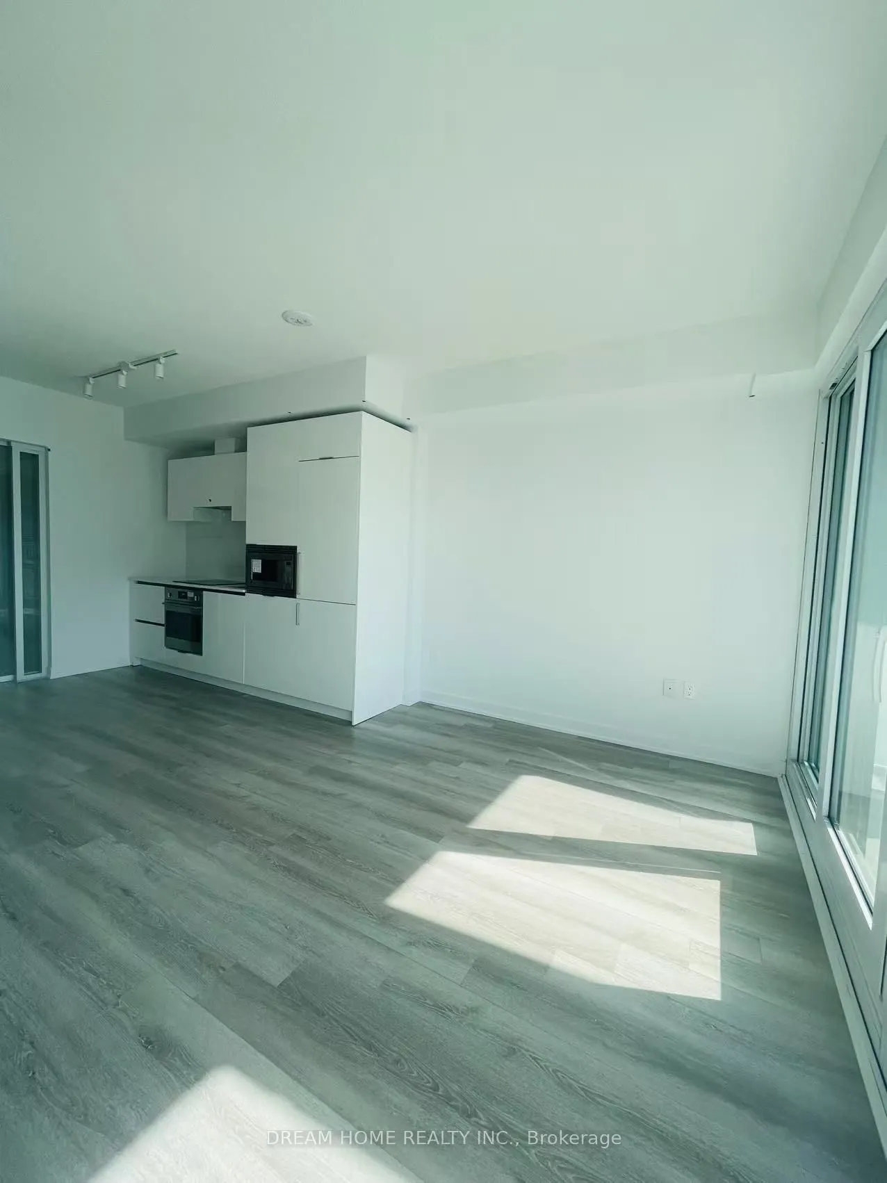 230 Simcoe Street, #2017