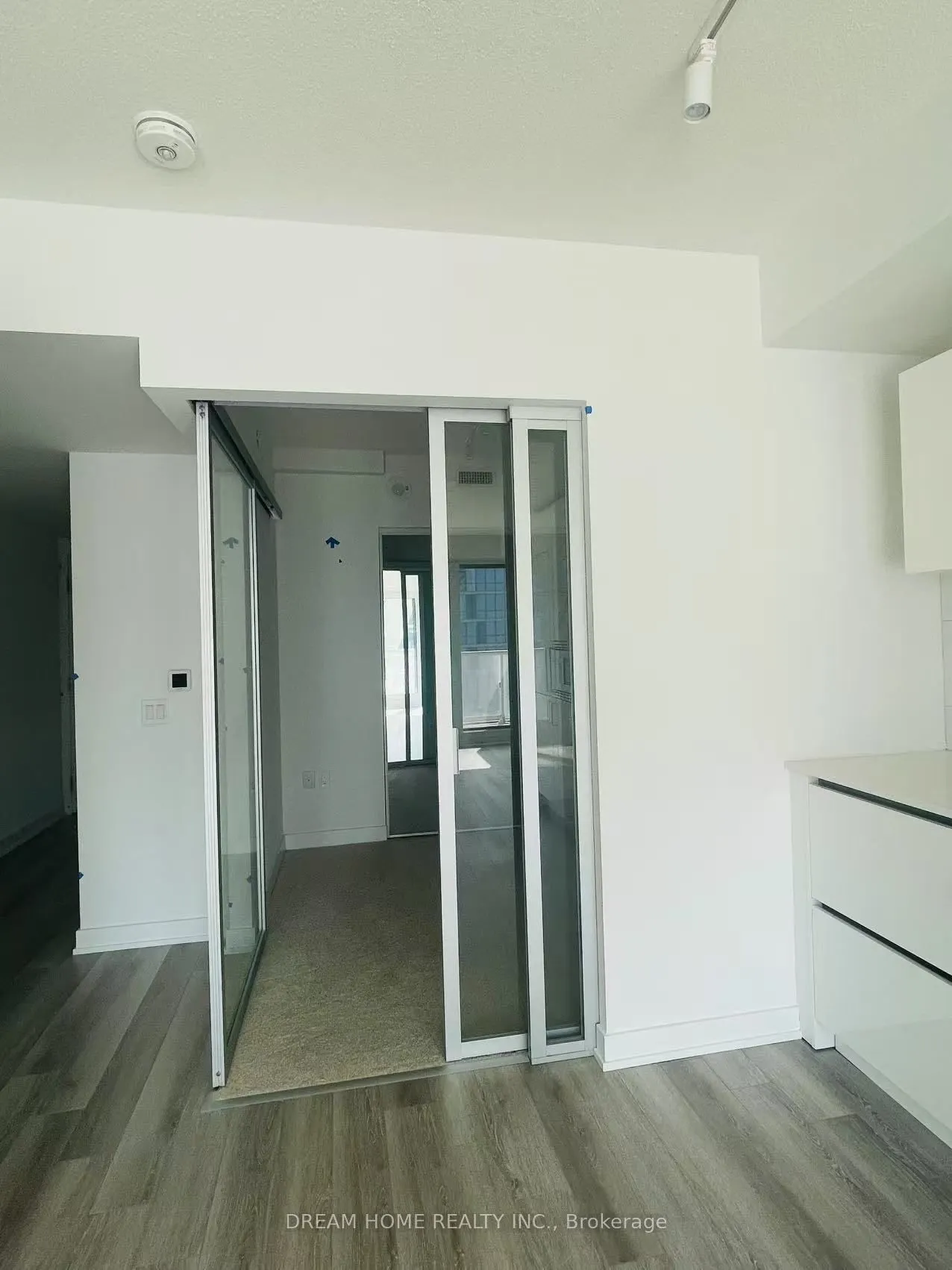 230 Simcoe Street, #2017