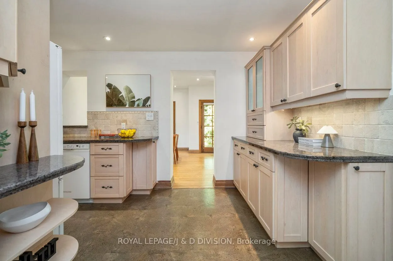 253 Old Forest Hill