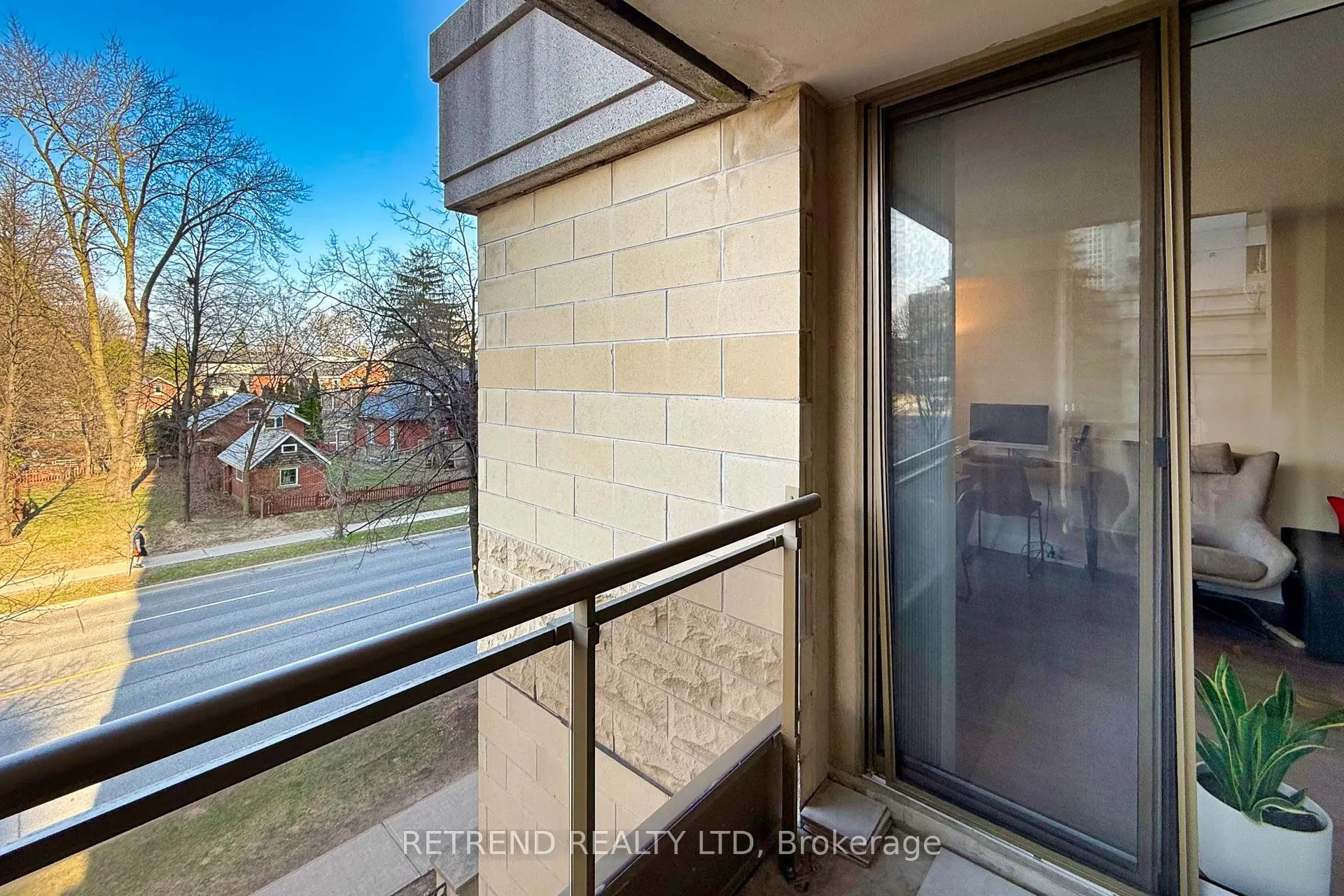 256 Doris Avenue, #305