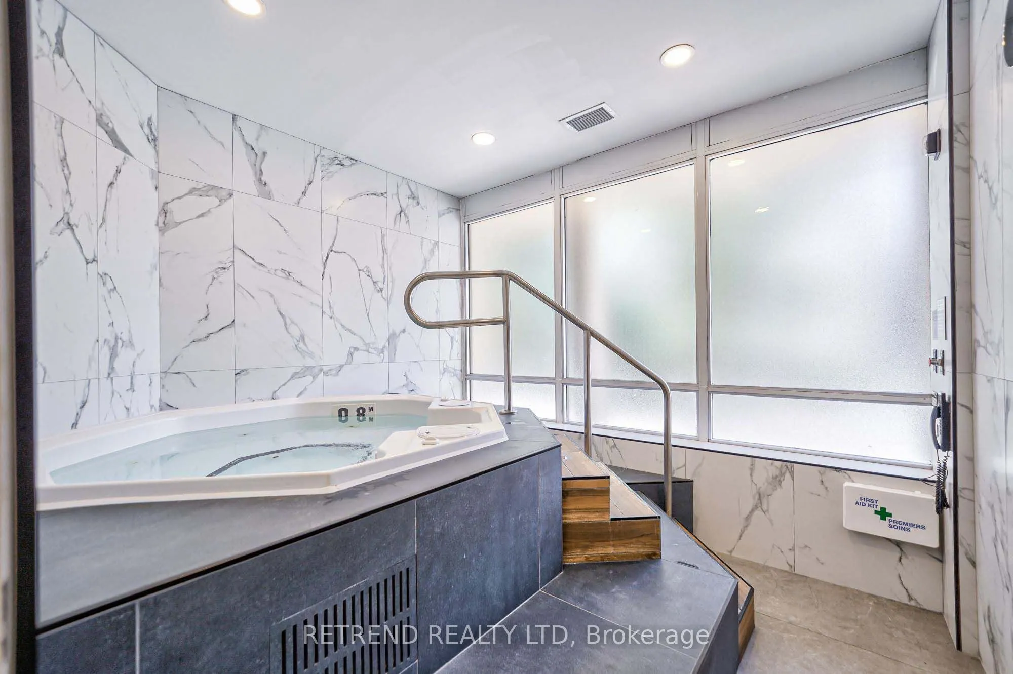 256 Doris Avenue, #305