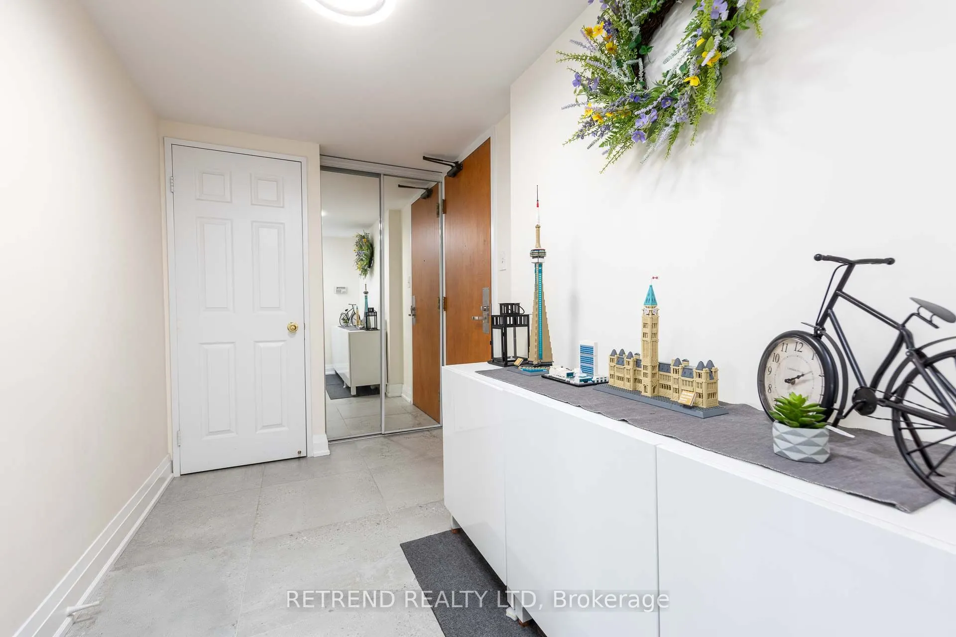 256 Doris Avenue, #305