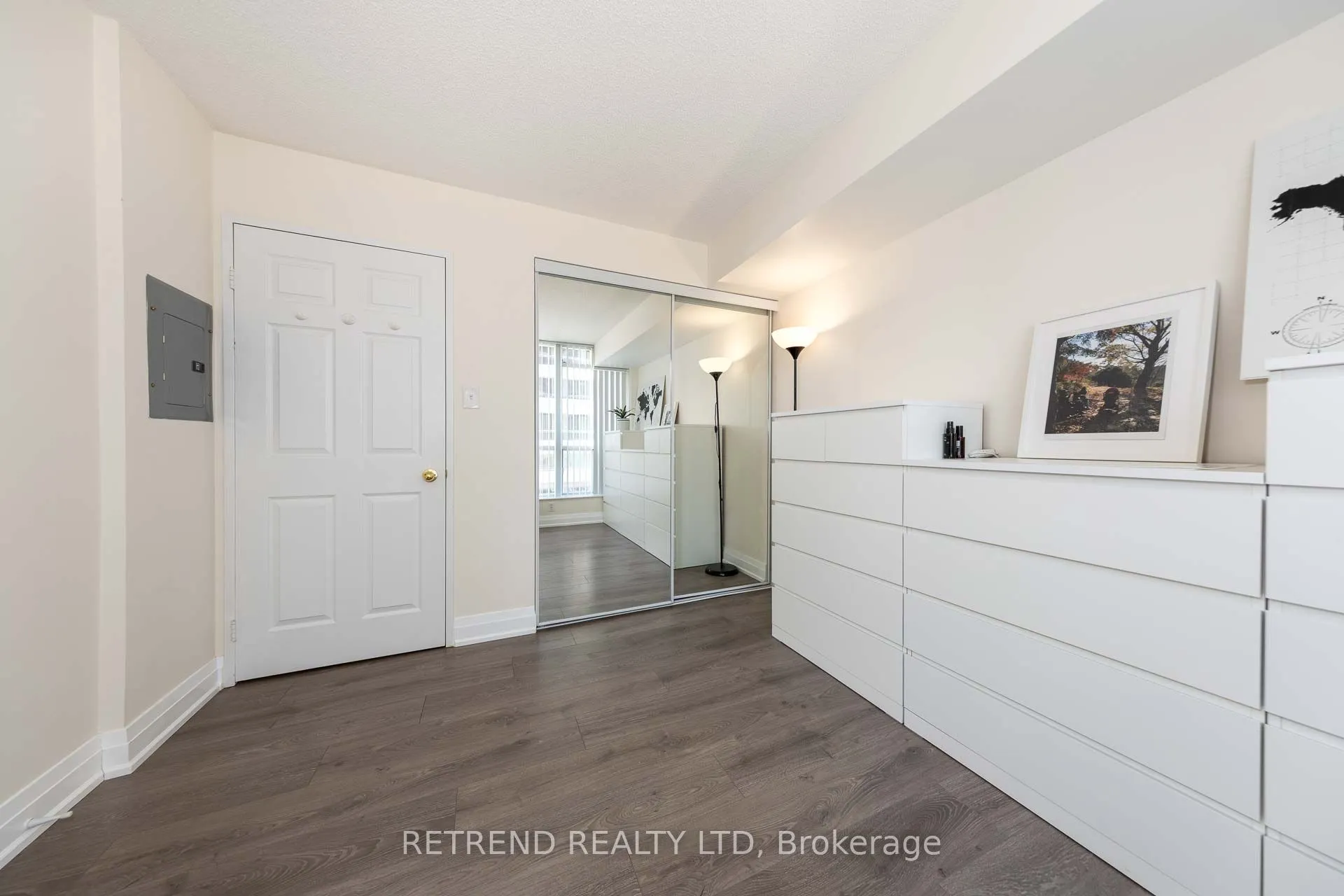 256 Doris Avenue, #305