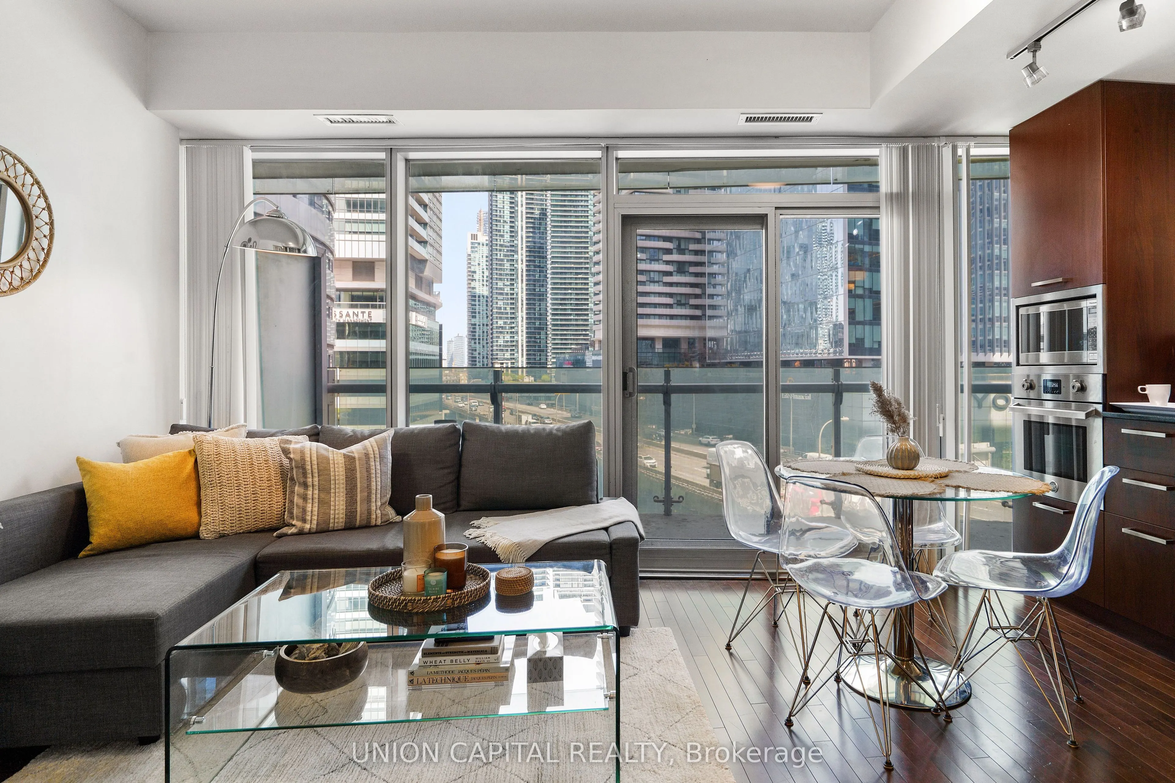 12 York Street, #501