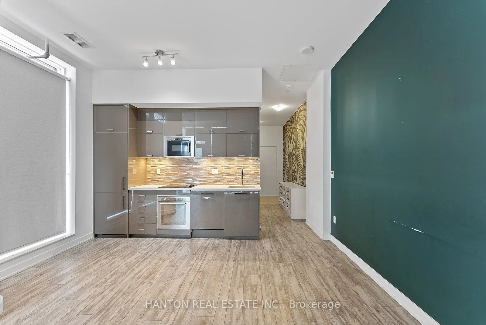 106 Dovercourt Road, #105