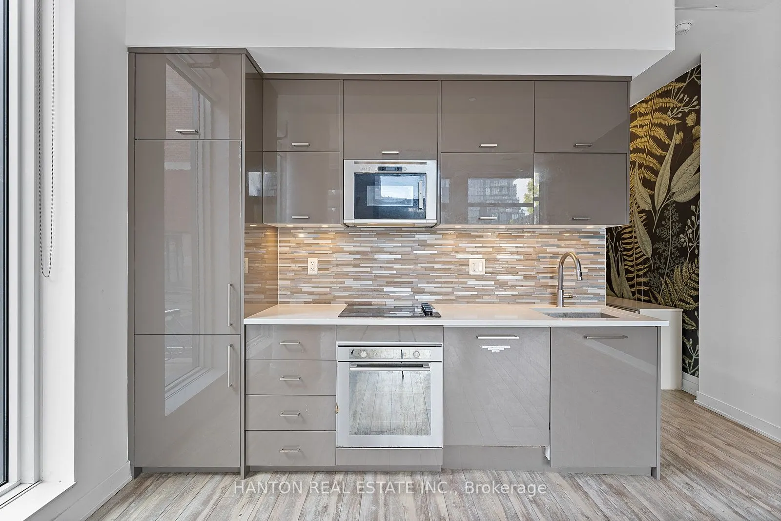 1101 Queen Street W, #105