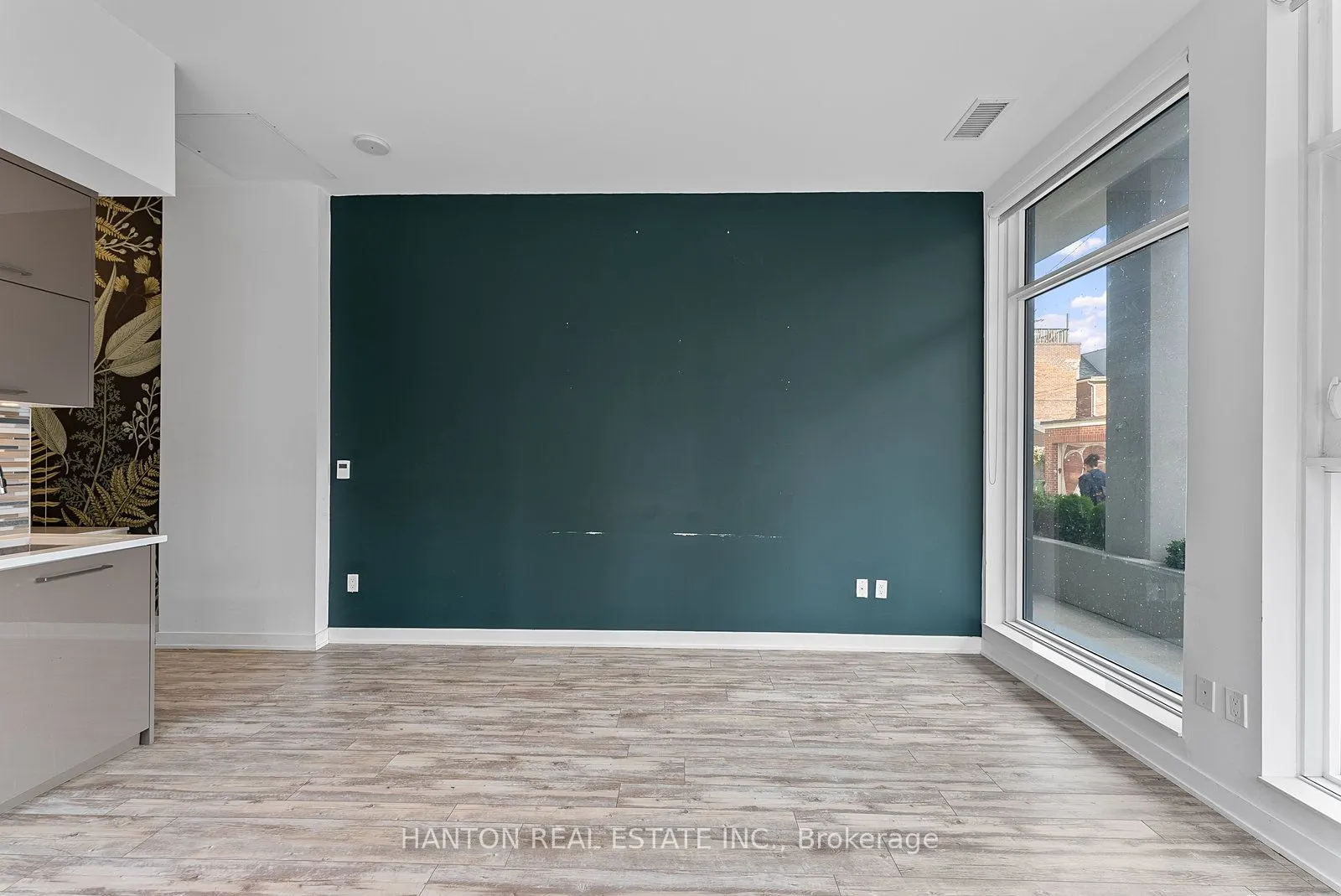 1101 Queen Street W, #105